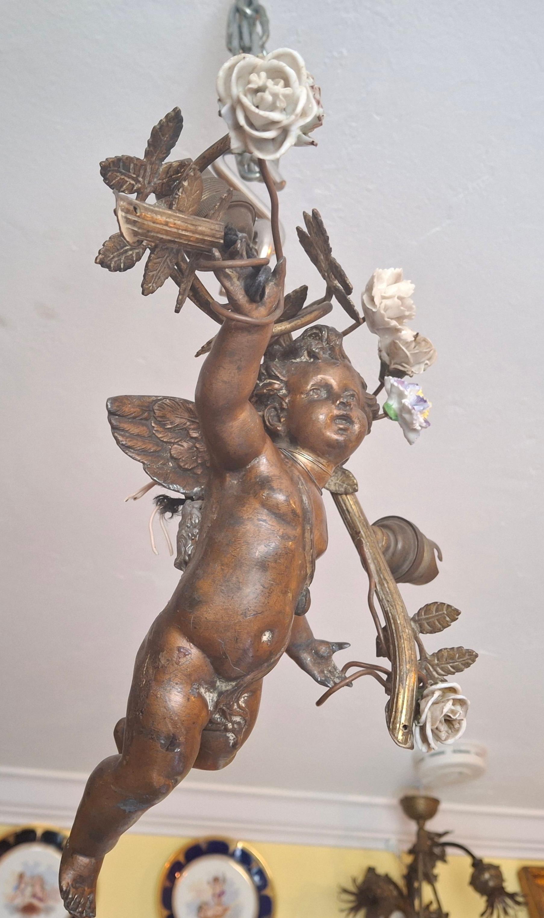 Napoleone III 19thc French Cast Spelter/ Bronze Flying Cherub with Flower Garland Chandelier in vendita
