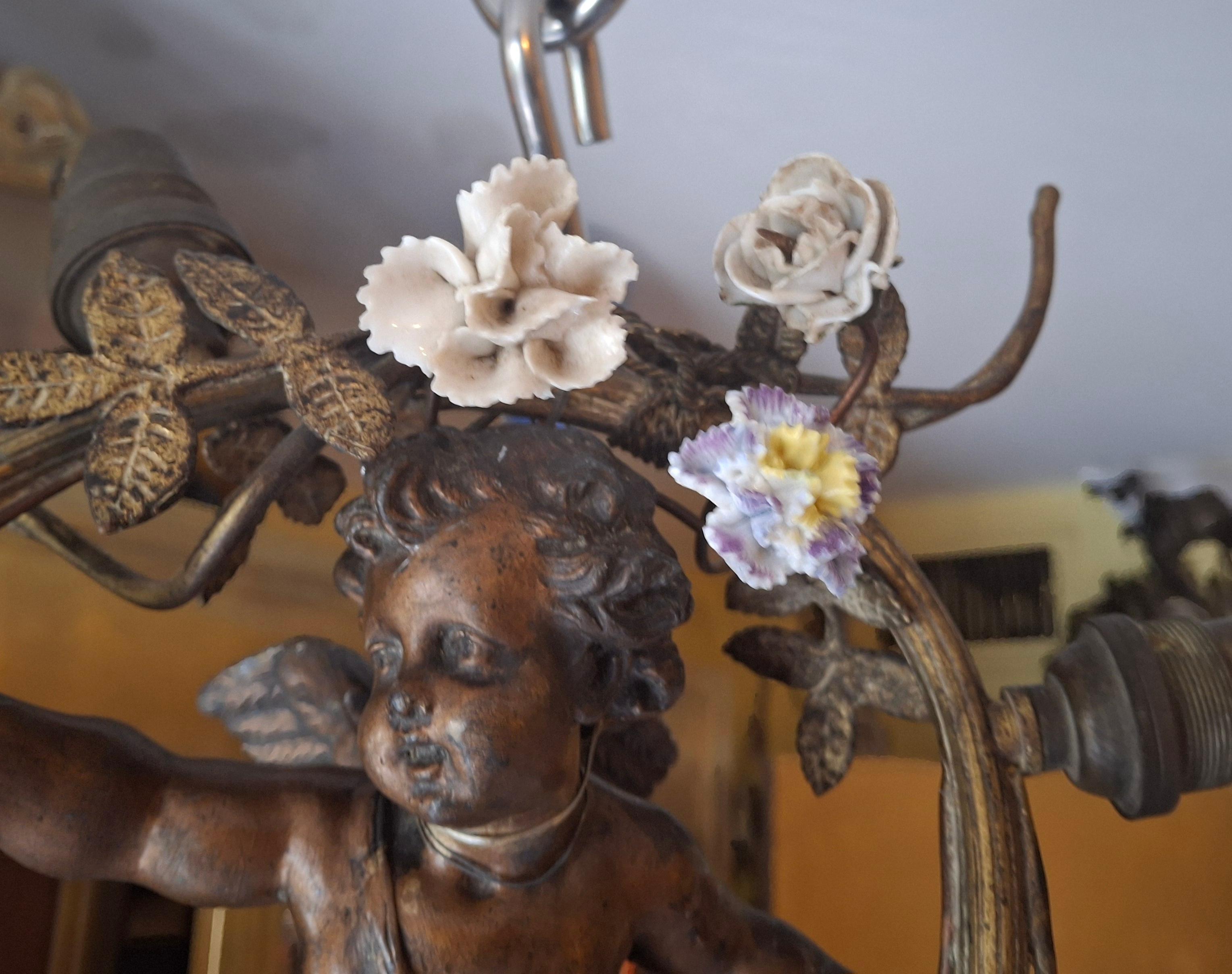 Zinco commerciale 19thc French Cast Spelter/ Bronze Flying Cherub with Flower Garland Chandelier in vendita