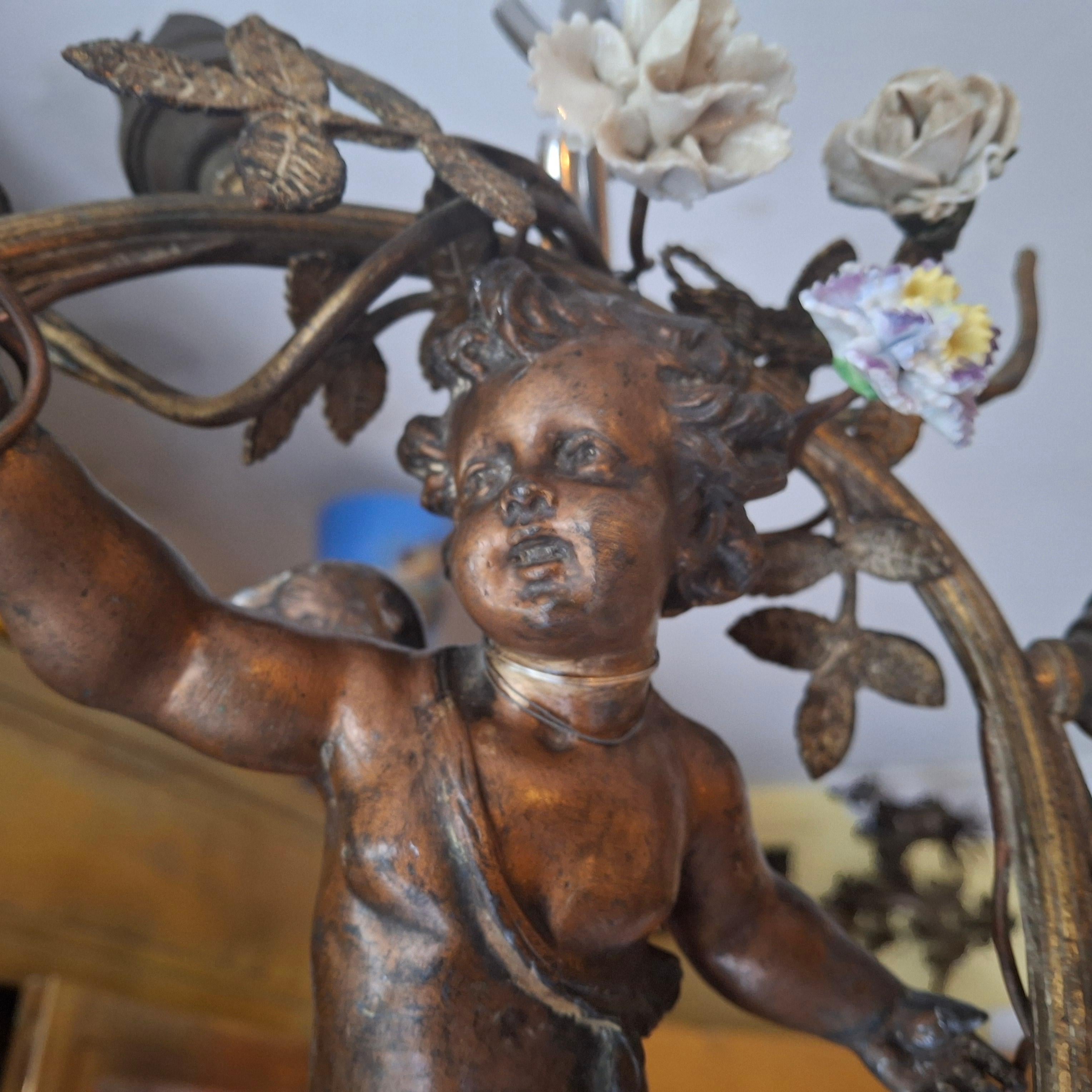 19thc French Cast Spelter/ Bronze Flying Cherub with Flower Garland Chandelier in vendita 1