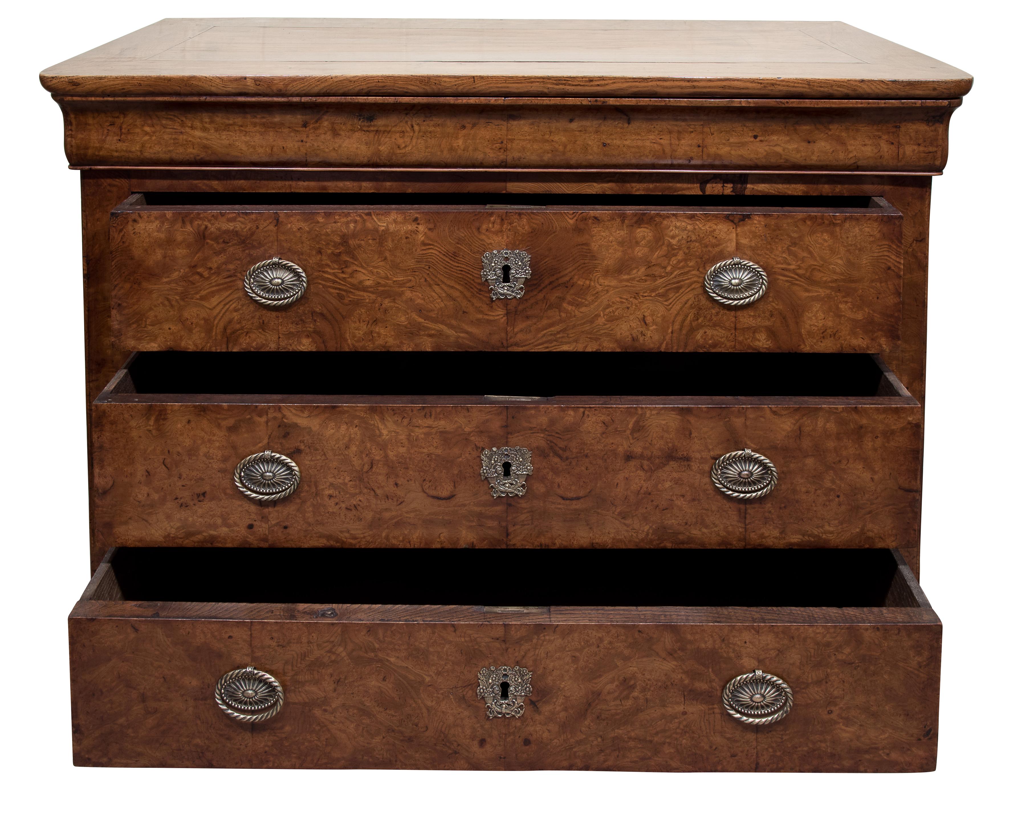 A fine mid-19th century French figured elm commode of superb color, with 3 long drawers below a frieze drawer,

circa 1850.