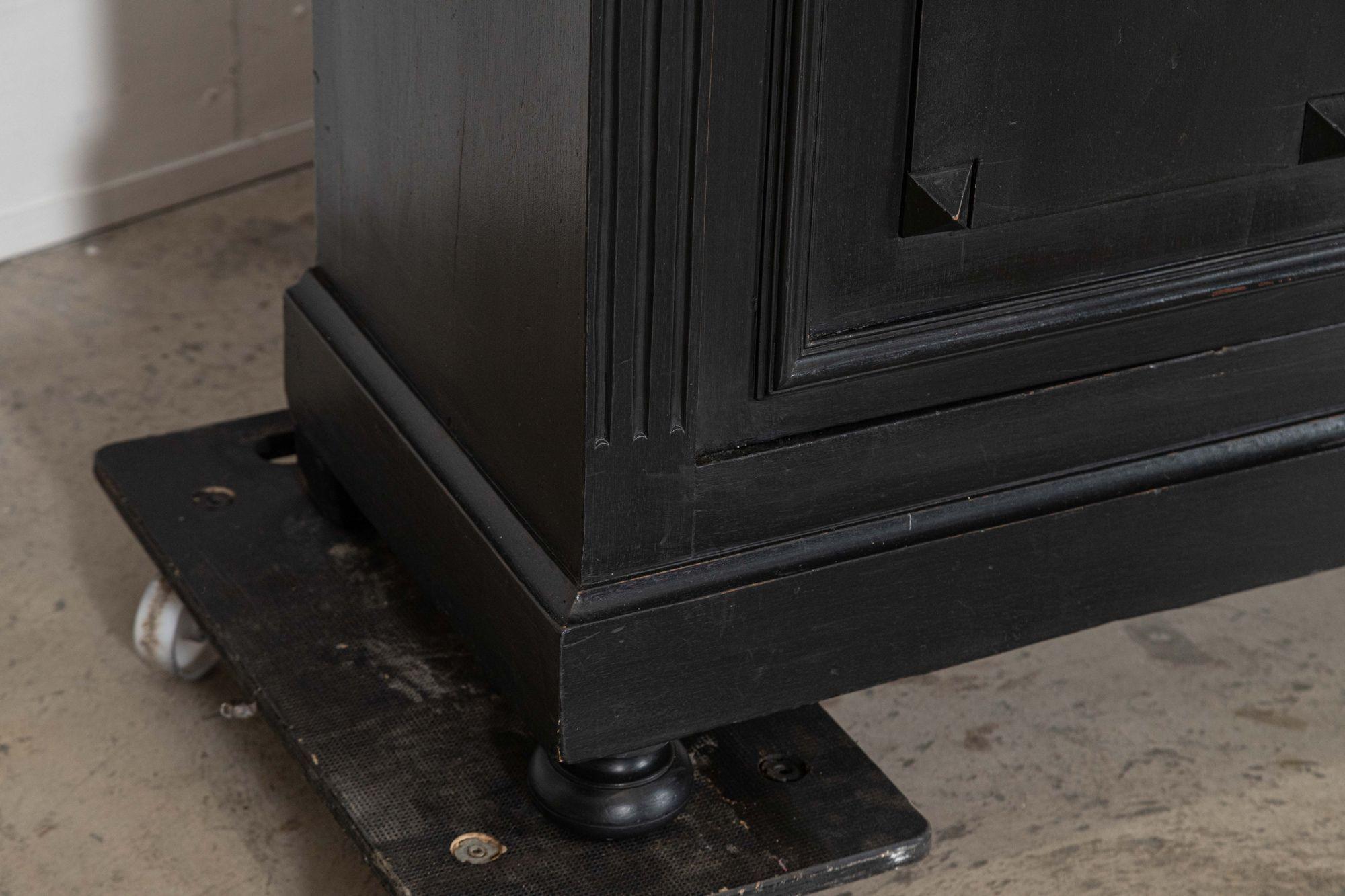 Libreria Vitrine francese ebanizzata smaltata del XIX secolo in vendita 10