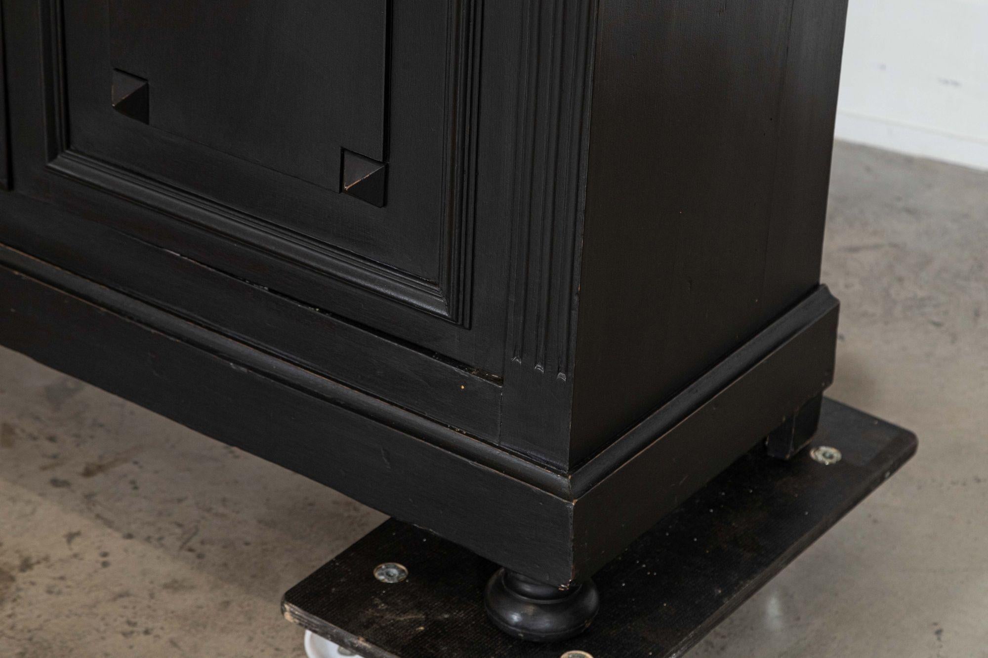 Libreria Vitrine francese ebanizzata smaltata del XIX secolo in vendita 11