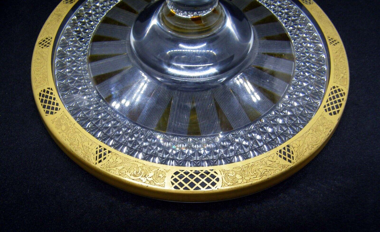 Französischer Empire-Kerzenhalter/Kerzenhalter aus Kristall mit Goldbordüren aus dem 19. Jahrhundert von Baccarat (Mittleres 19. Jahrhundert) im Angebot