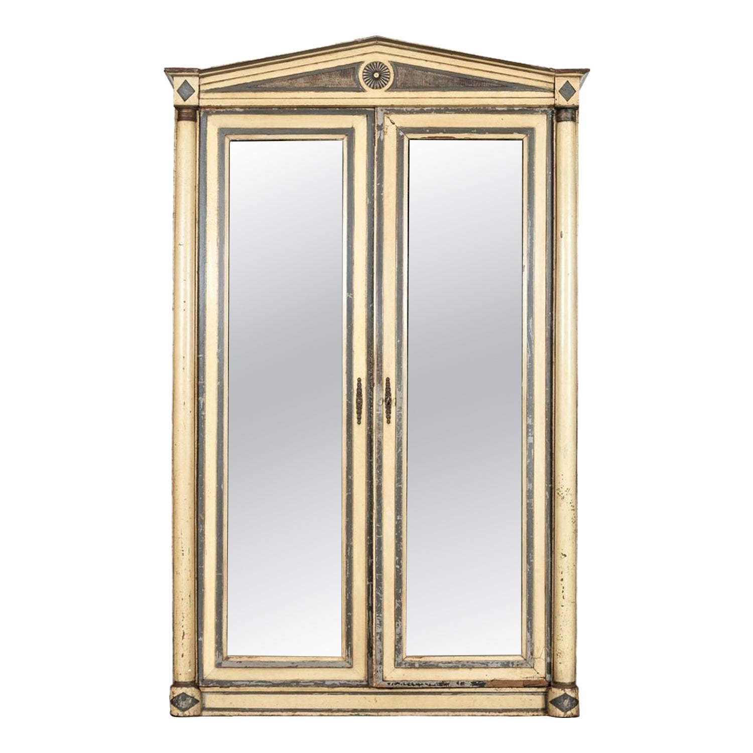 Armoire en chêne peint Empire du 19ème siècle en vente