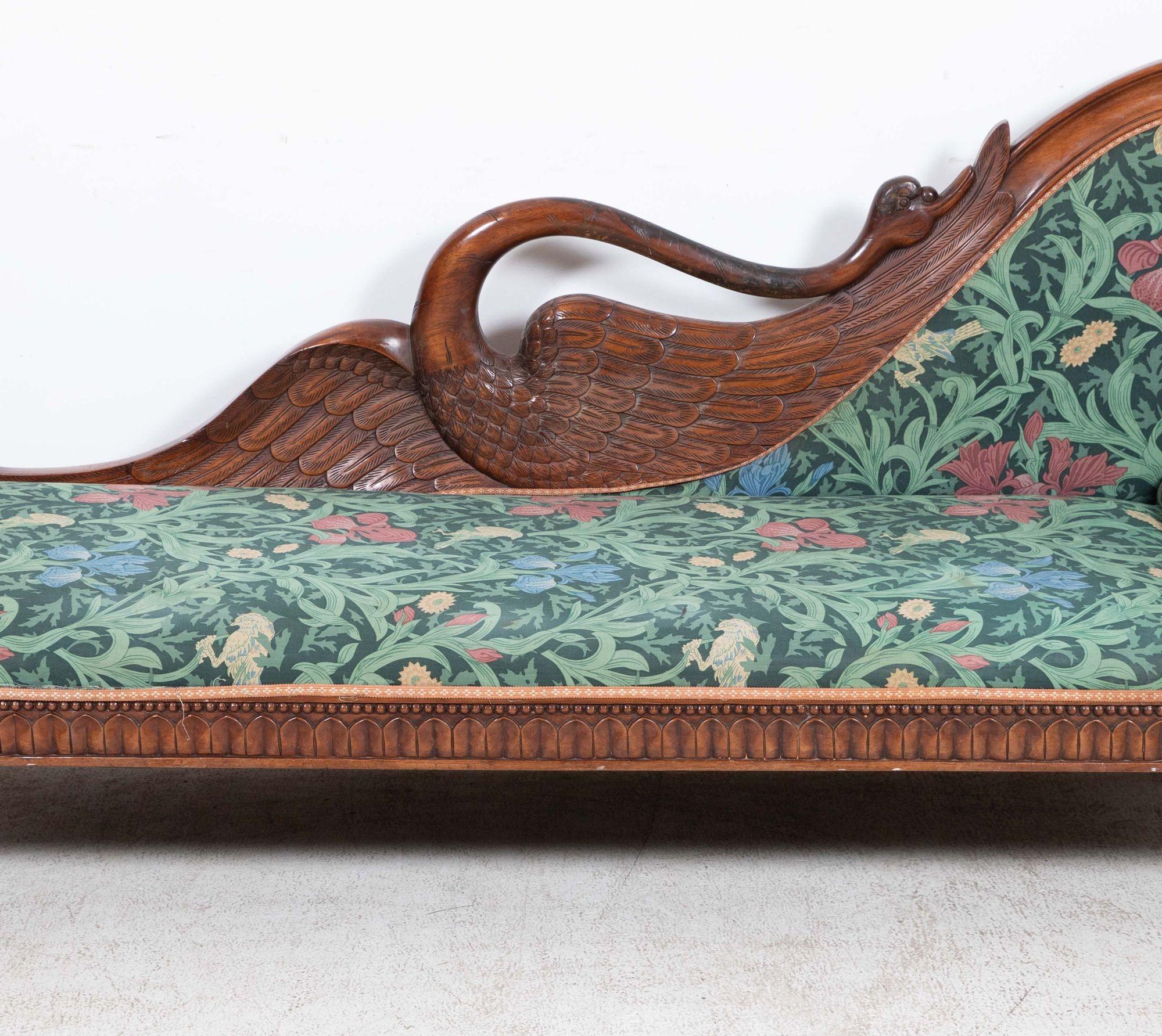 Circa 1860
19thC French Empire Walnut Chaise lounge / daybed
With existing William Morris fabric professionally cleaned
but with a few small existing stains.

Measures: W223 x D65 x H94 cm.