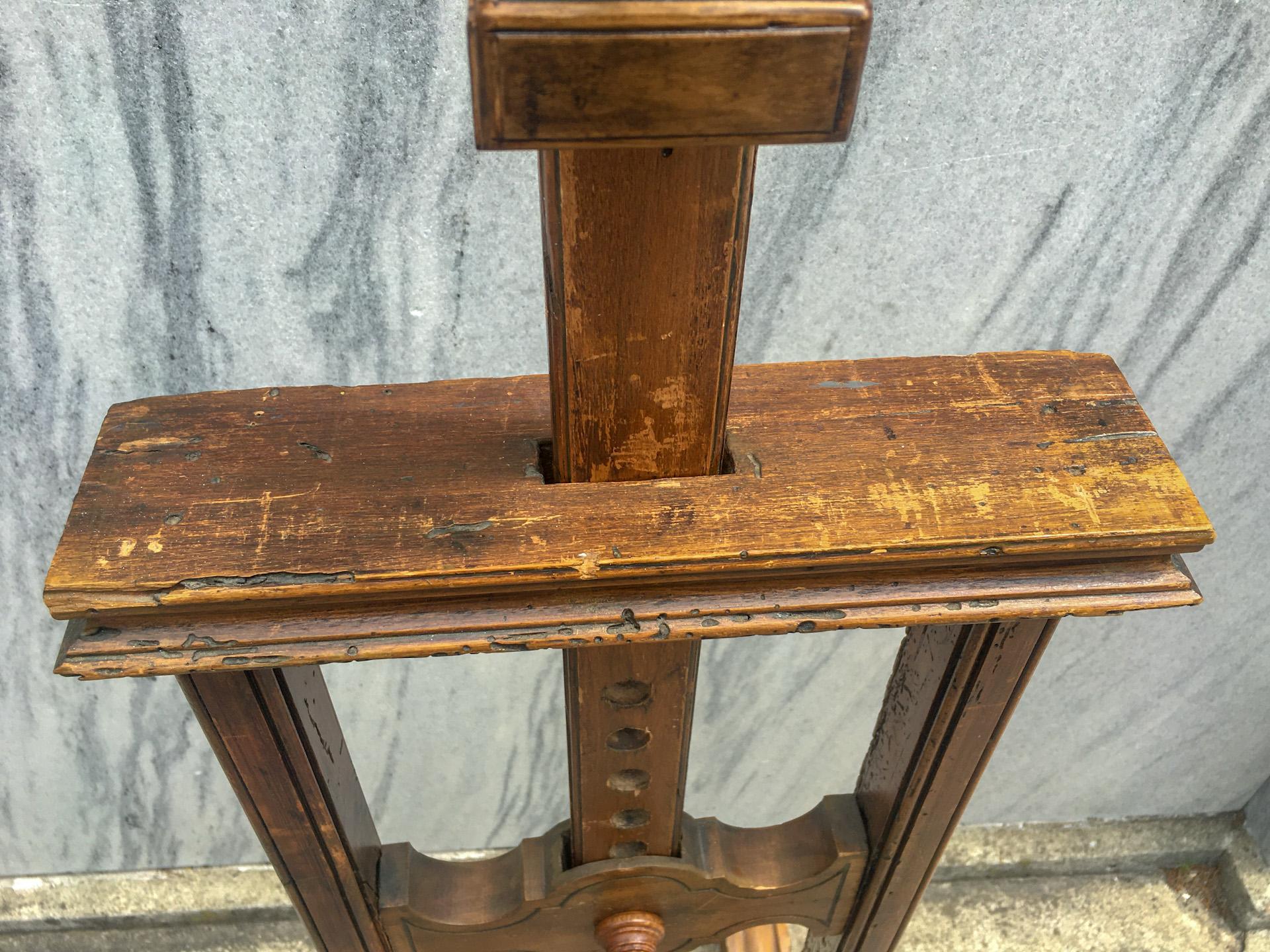 19thc. French Fruitwood Adjustable Artist's Easel with Carved Feet In Good Condition For Sale In Savannah, GA