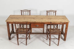 Mesa francesa de madera de frutal del siglo XIX