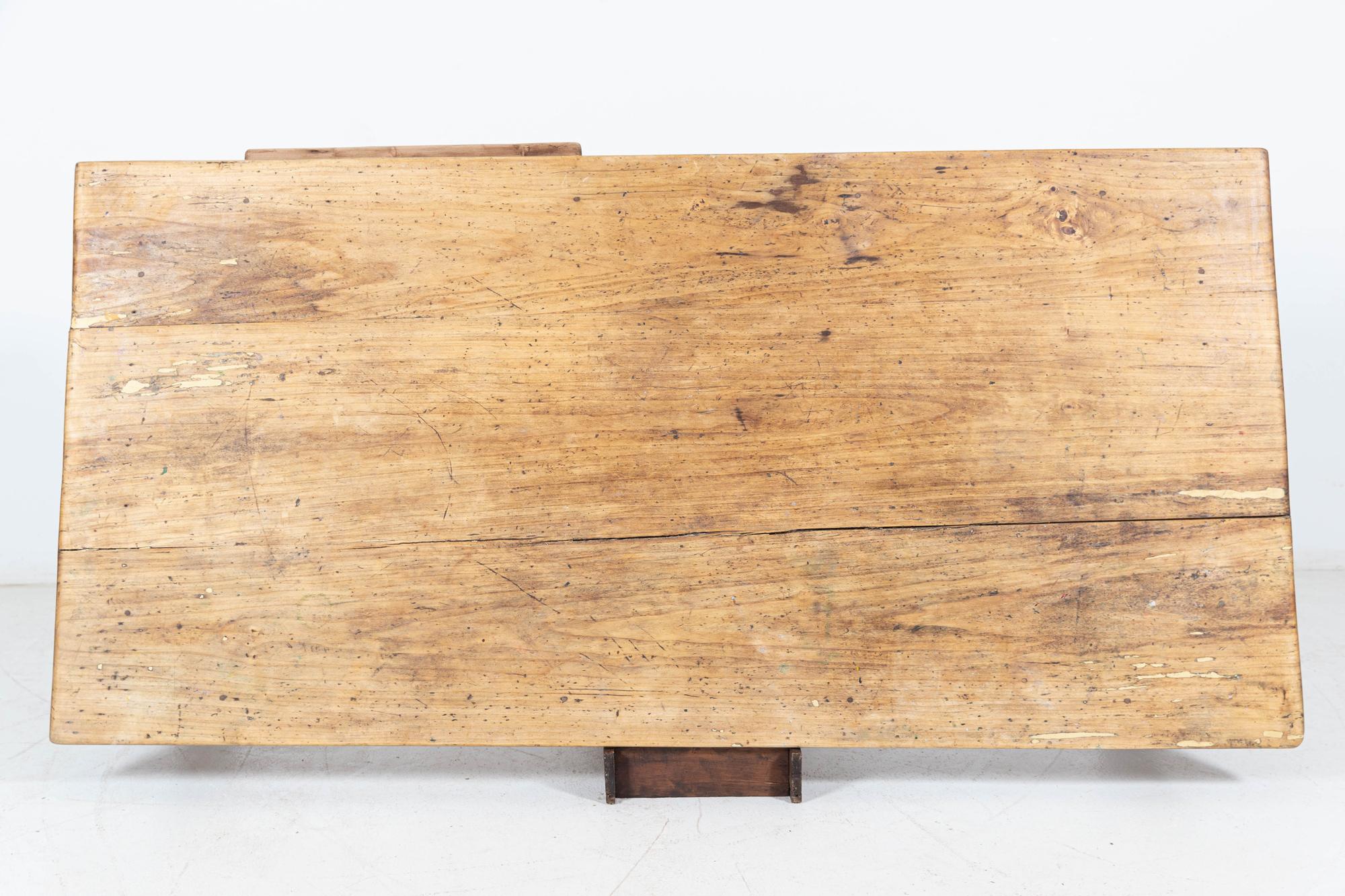 Table de réfectoire en bois fruitier français du 19ème siècle Bon état - En vente à Staffordshire, GB