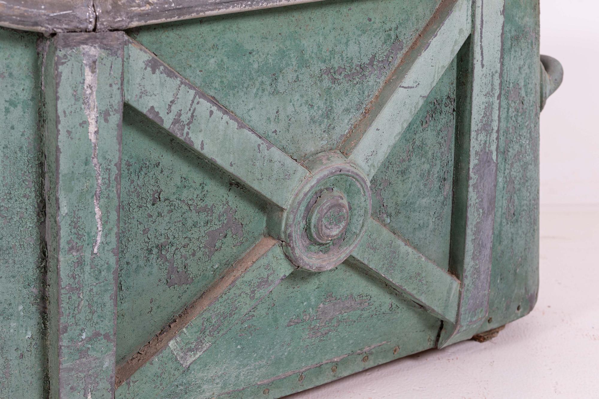 
 Circa 1840.

19thC French green zinc bath tub. It is water tight

In Original Paint/Condition

Sourced from the South of France

Measures: W 140 x D 68 x H 68cm.