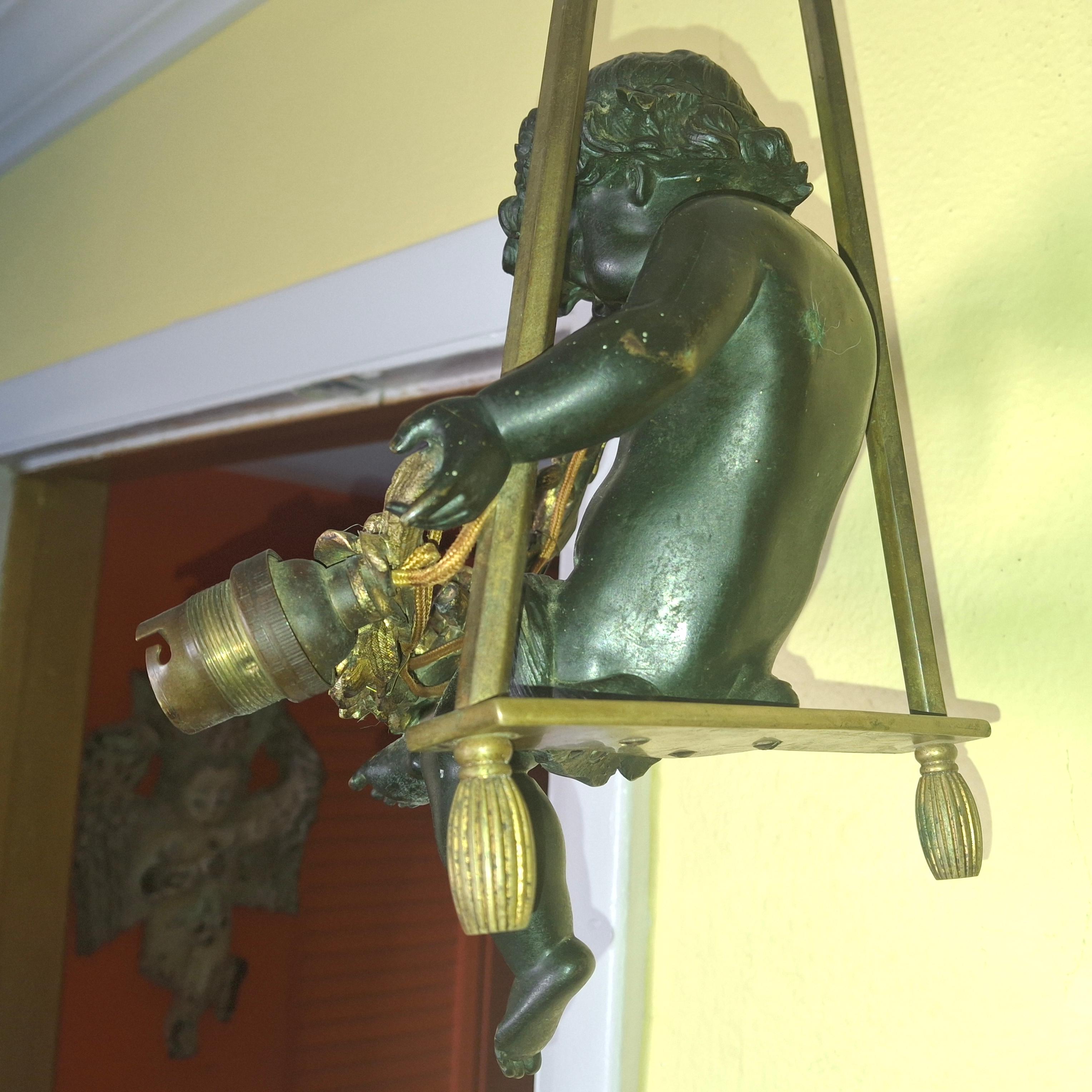 Lustre Louis XV en bronze patiné et doré avec un grand chérubin sur une balançoire, 19ème siècle en vente 8