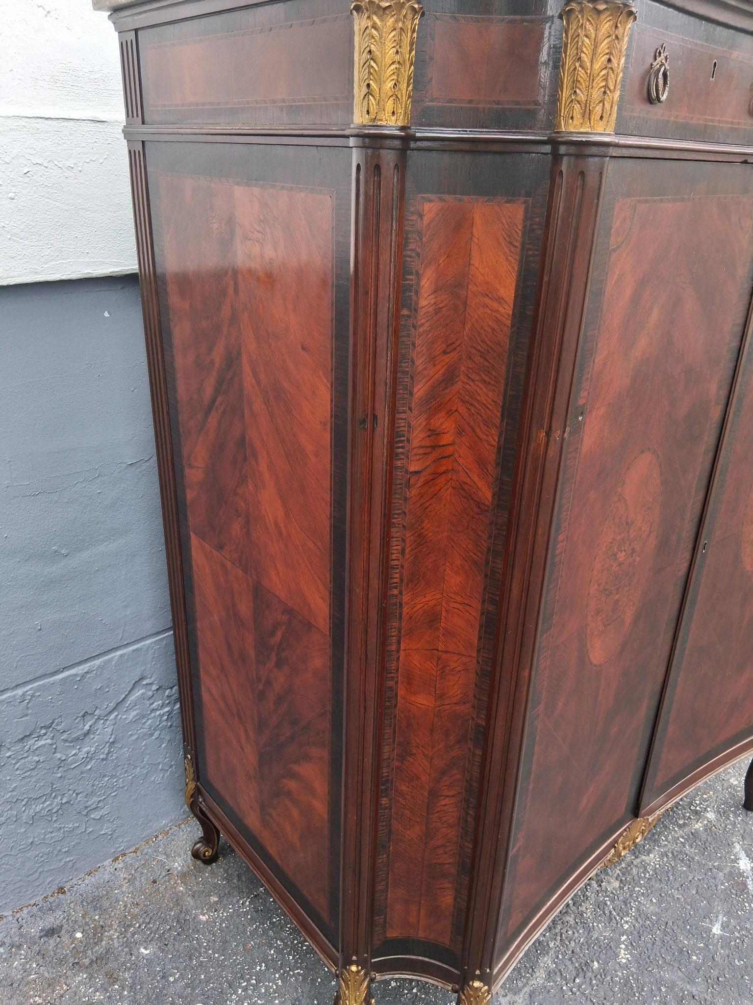 Cómoda Tallboy Estilo Transición Luis XV Francés S. XIX Madera Burl Exótica/Dorada en venta 9