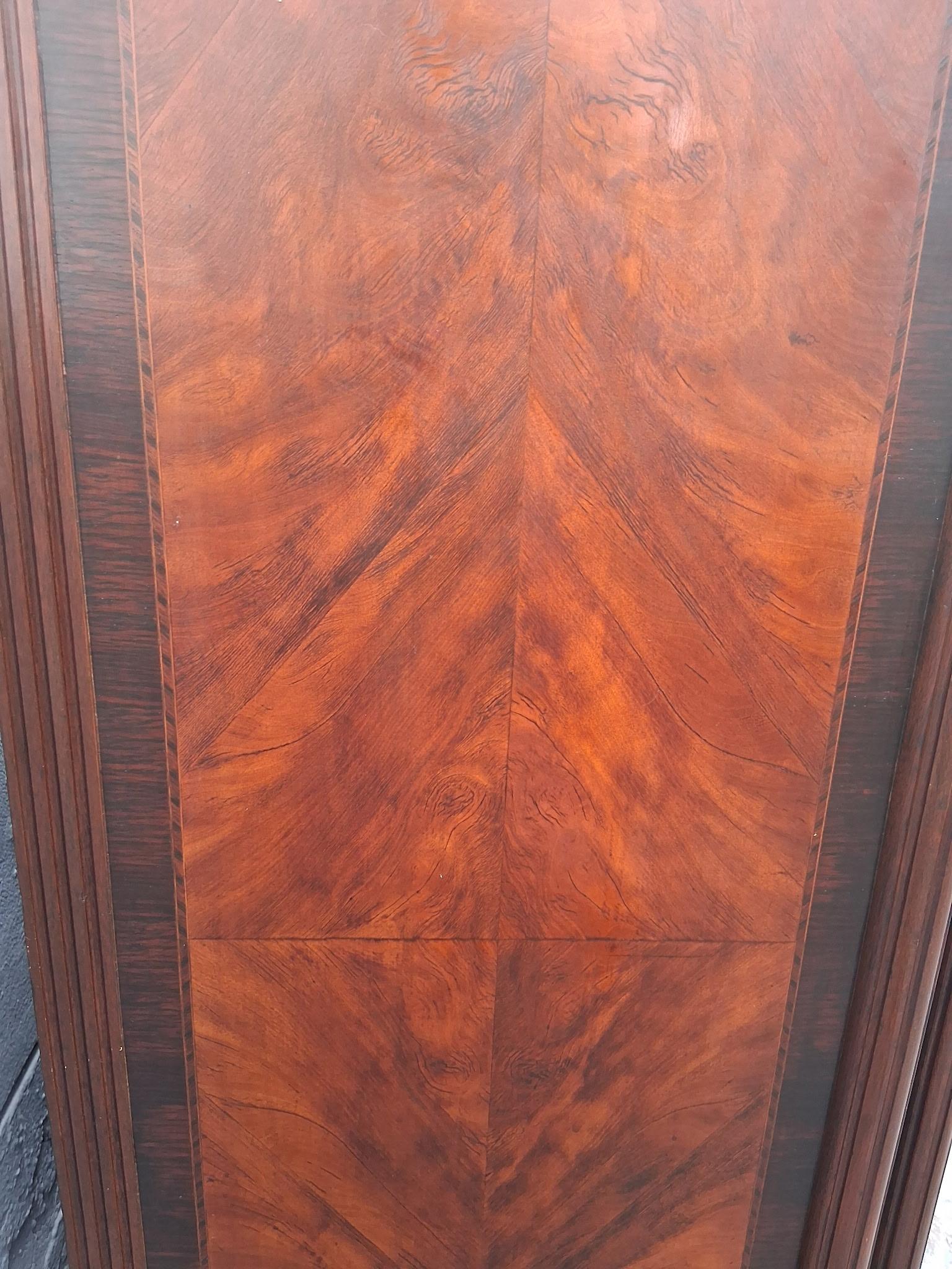 Cómoda Tallboy Estilo Transición Luis XV Francés S. XIX Madera Burl Exótica/Dorada en venta 14