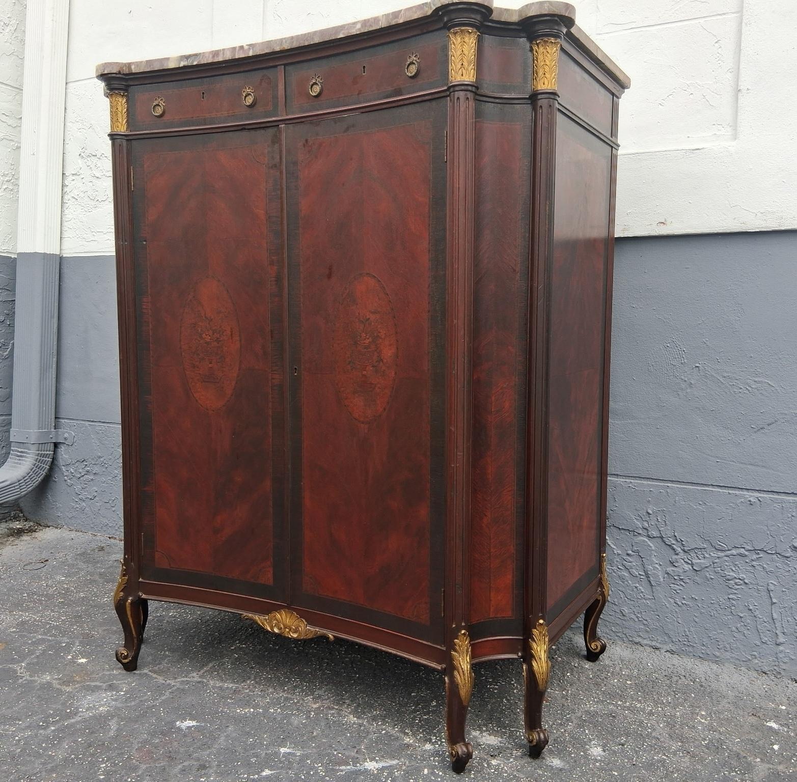 Cómoda Tallboy Estilo Transición Luis XV Francés S. XIX Madera Burl Exótica/Dorada en Bueno estado para la venta en Opa Locka, FL
