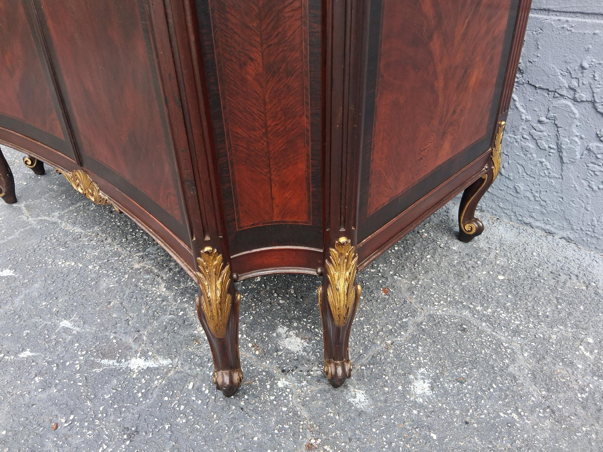 Cómoda Tallboy Estilo Transición Luis XV Francés S. XIX Madera Burl Exótica/Dorada en venta 1