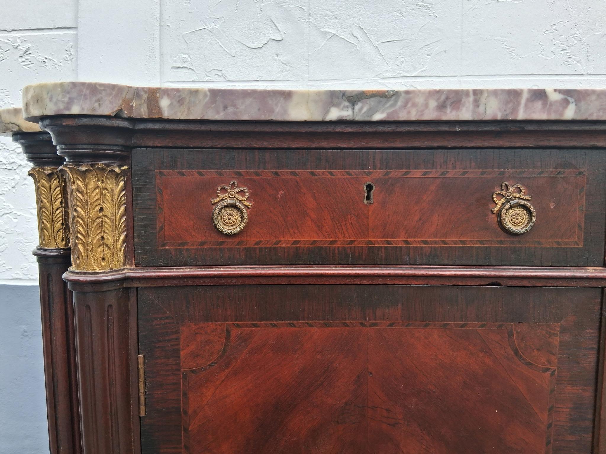 Cómoda Tallboy Estilo Transición Luis XV Francés S. XIX Madera Burl Exótica/Dorada en venta 3