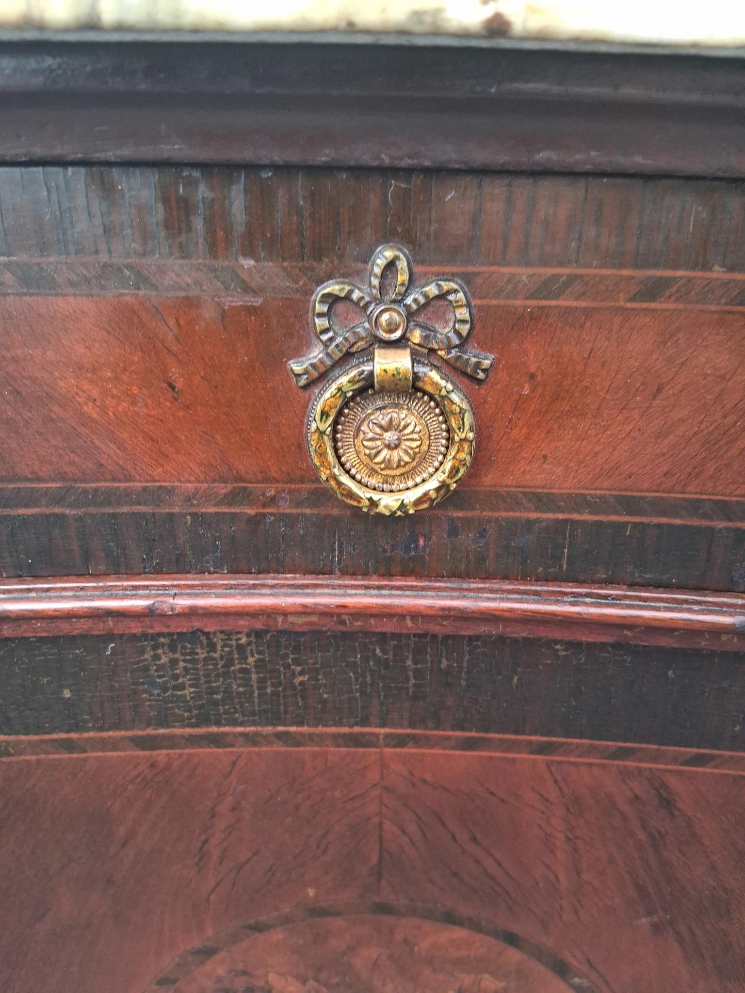 19thc French Louis XV Transition style Exotic Burlwood Nightstand/ End Table in vendita 4