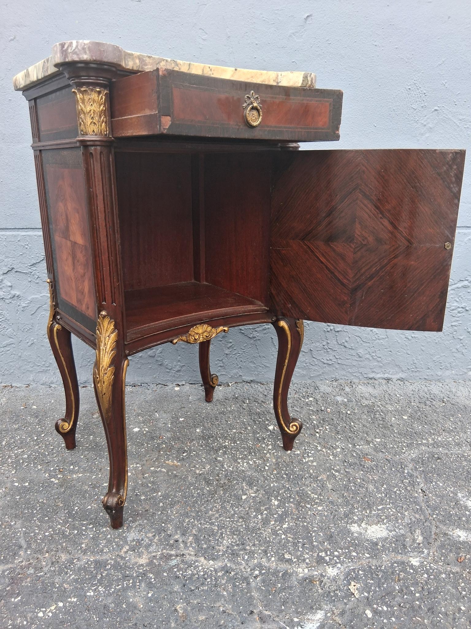 19thc French Louis XV Transition style Exotic Burlwood Nightstand/ End Table in vendita 1