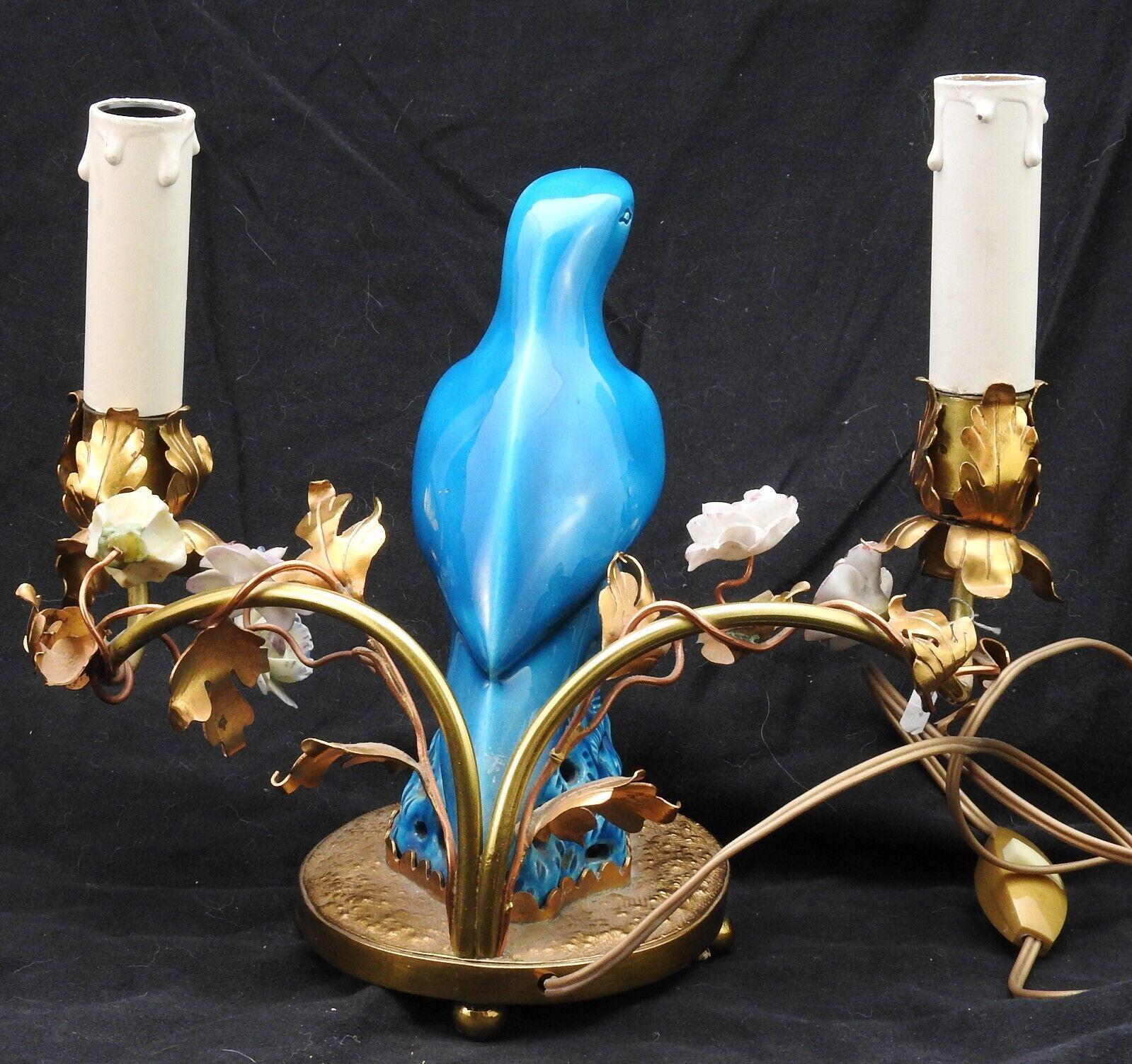 Lampe de table 19ème siècle en porcelaine de Chine Louis XVI, perroquet bleu avec fleurs en porcelaine de Saxe Bon état - En vente à Opa Locka, FL
