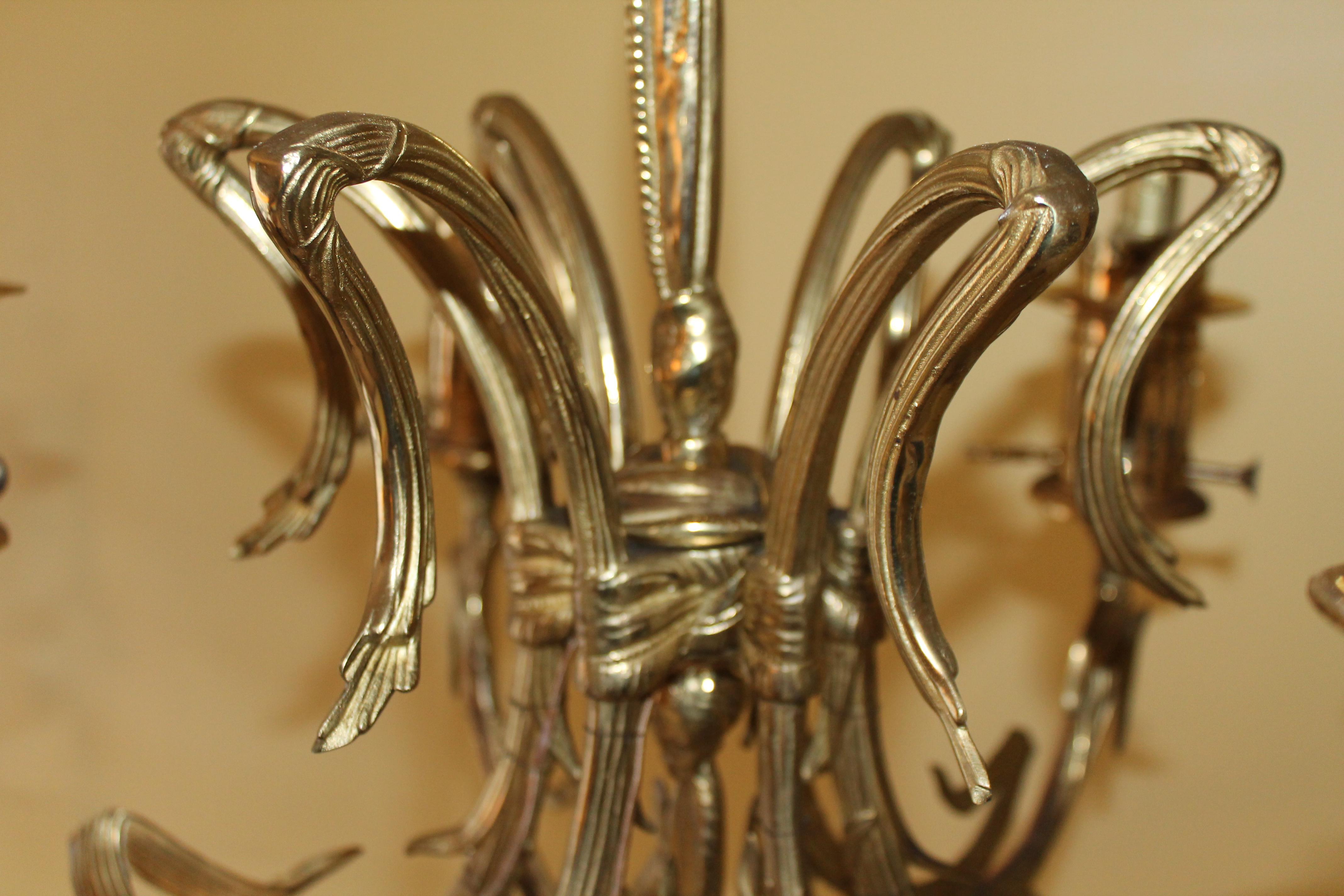 Lampadario francese del XIX secolo in stile Luigi XVI in bronzo dorato convertito ad olio attribu. Bagues in vendita 3