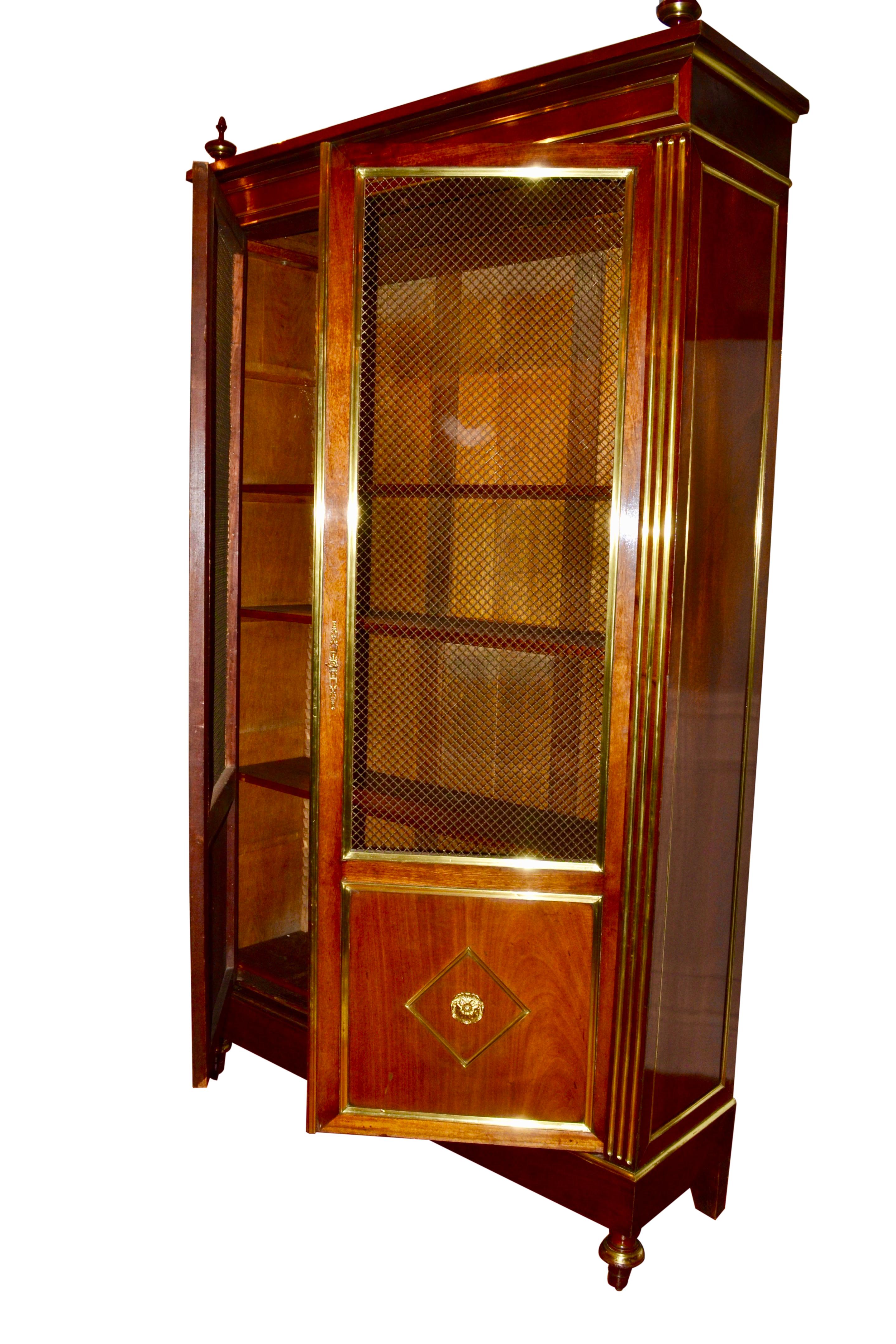 19thC French Louis XVI style  Mahogany Bookcase/Display Case/Vitrine For Sale 2