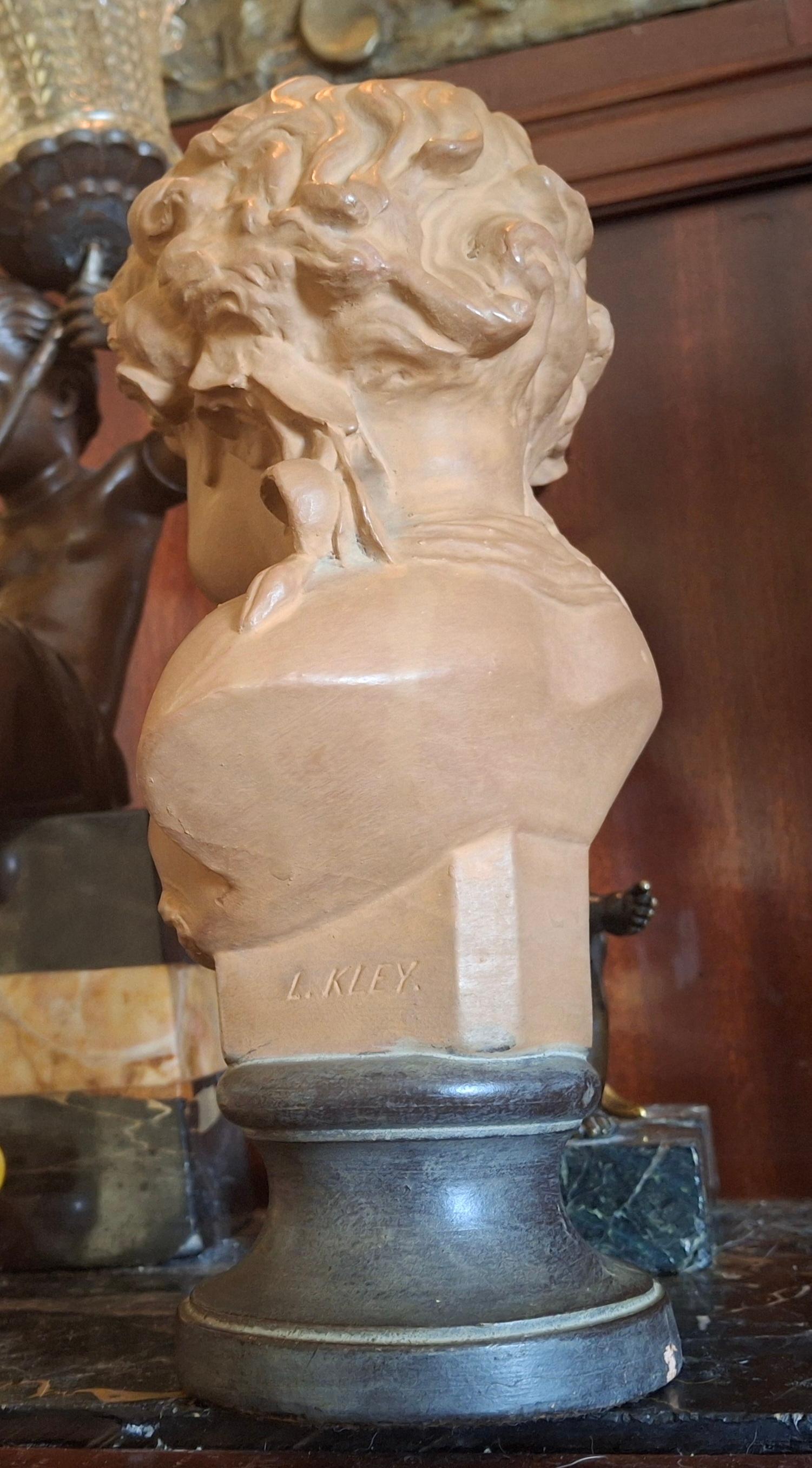 Francese Scultura in terracotta francese Luigi XVI del XIX secolo raffigurante un bel bambino Sig di Louis Kley in vendita