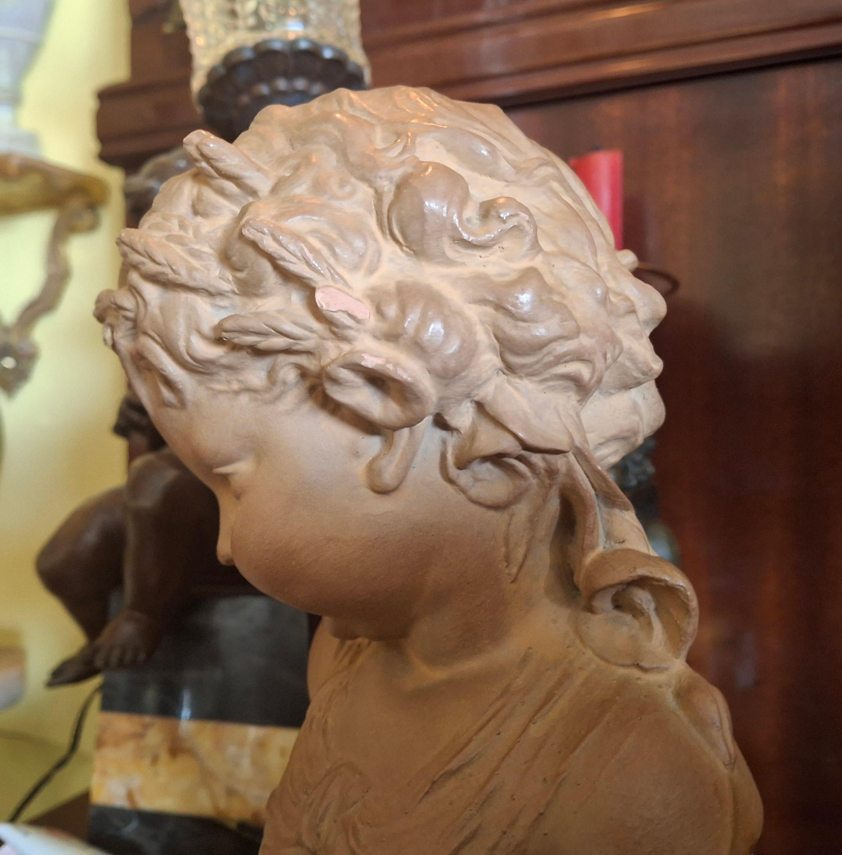 Scultura in terracotta francese Luigi XVI del XIX secolo raffigurante un bel bambino Sig di Louis Kley In condizioni buone in vendita a Opa Locka, FL