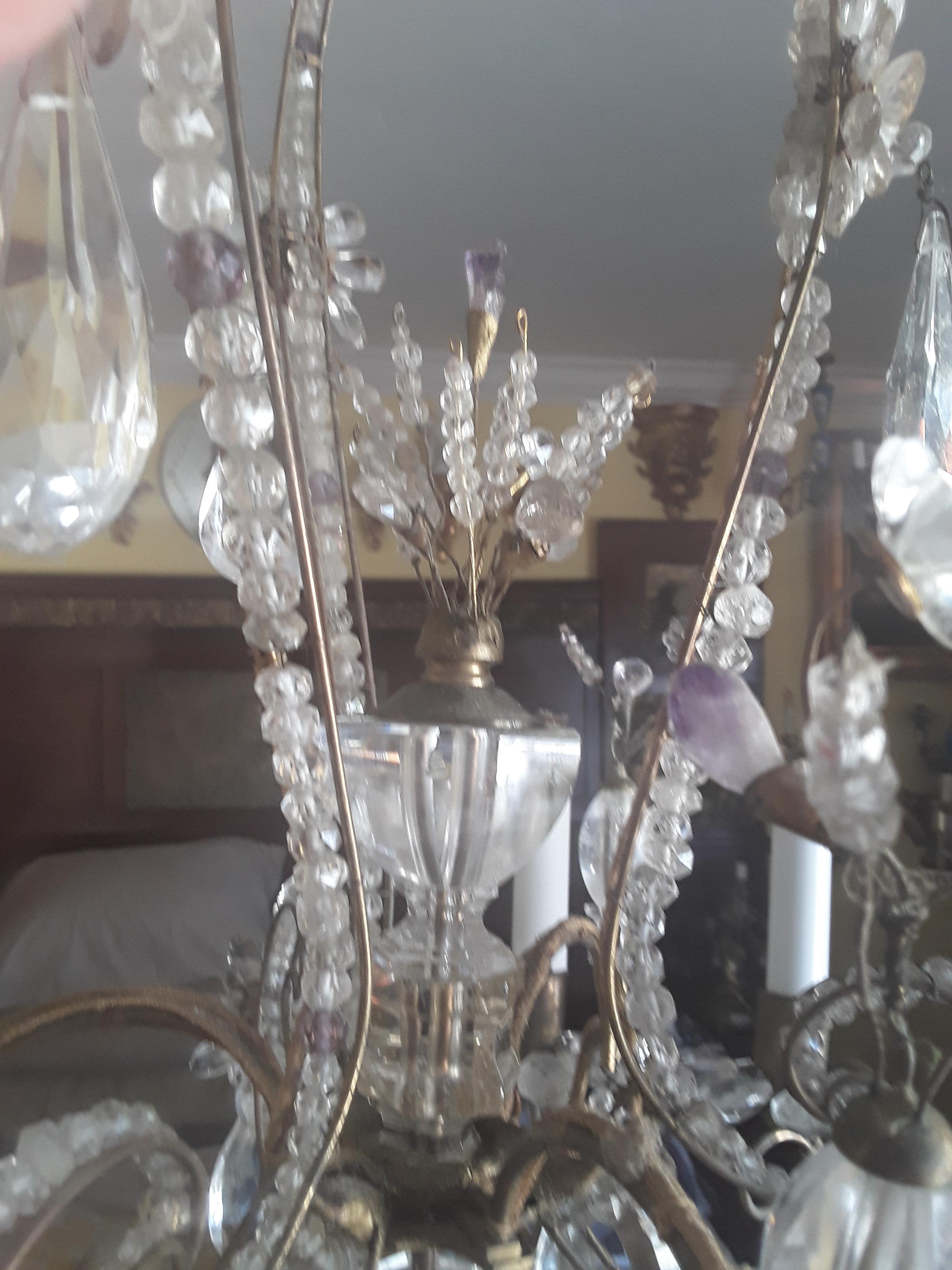 Lustre en cristal de roche et pierres d'améthyste de la Maison Bagues Louis XV, 19e siècle. en vente 5
