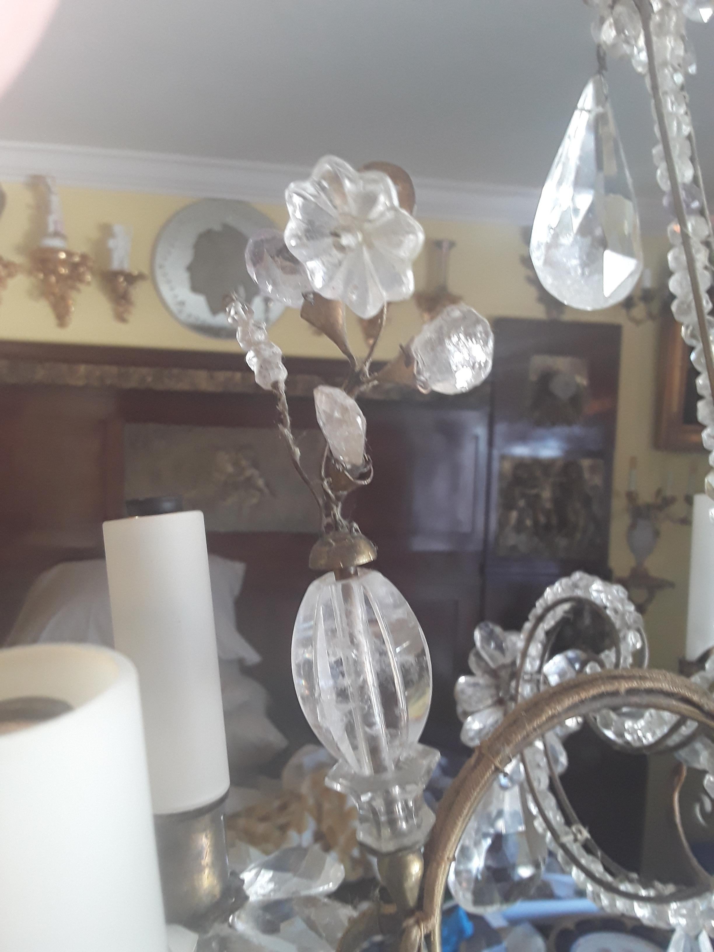 Français Lustre en cristal de roche et pierres d'améthyste de la Maison Bagues Louis XV, 19e siècle. en vente