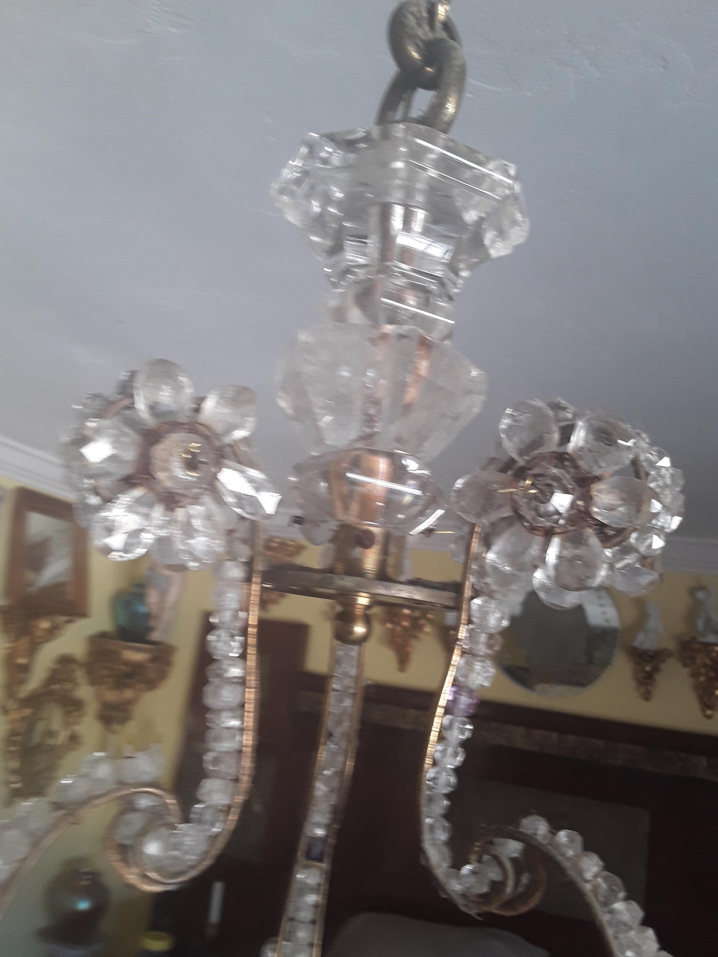 Fin du XIXe siècle Lustre en cristal de roche et pierres d'améthyste de la Maison Bagues Louis XV, 19e siècle. en vente