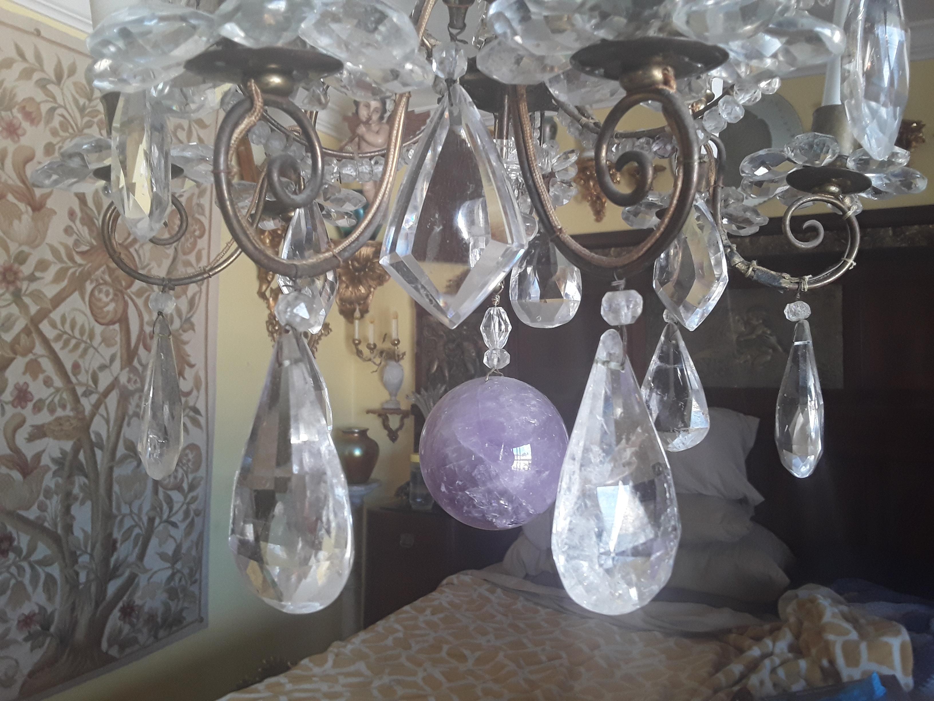 Lustre en cristal de roche et pierres d'améthyste de la Maison Bagues Louis XV, 19e siècle. en vente 3