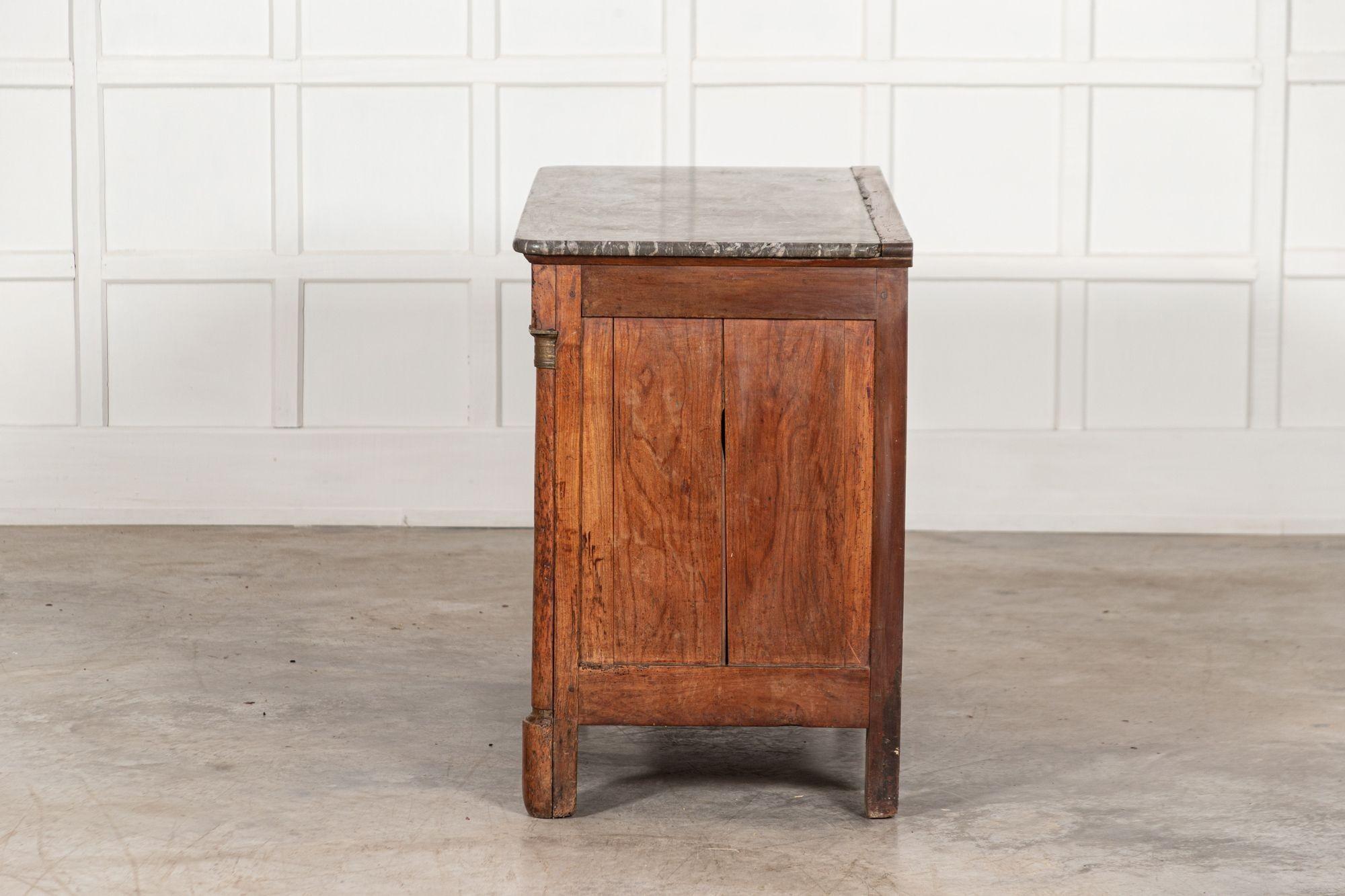 Commode francese del XIX secolo in marmo impero e legno di frutta in vendita 7