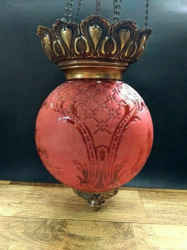Français Pendentif lanterne en cristal rouge Napoléon III, 19ème siècle, documenté par Baccarat