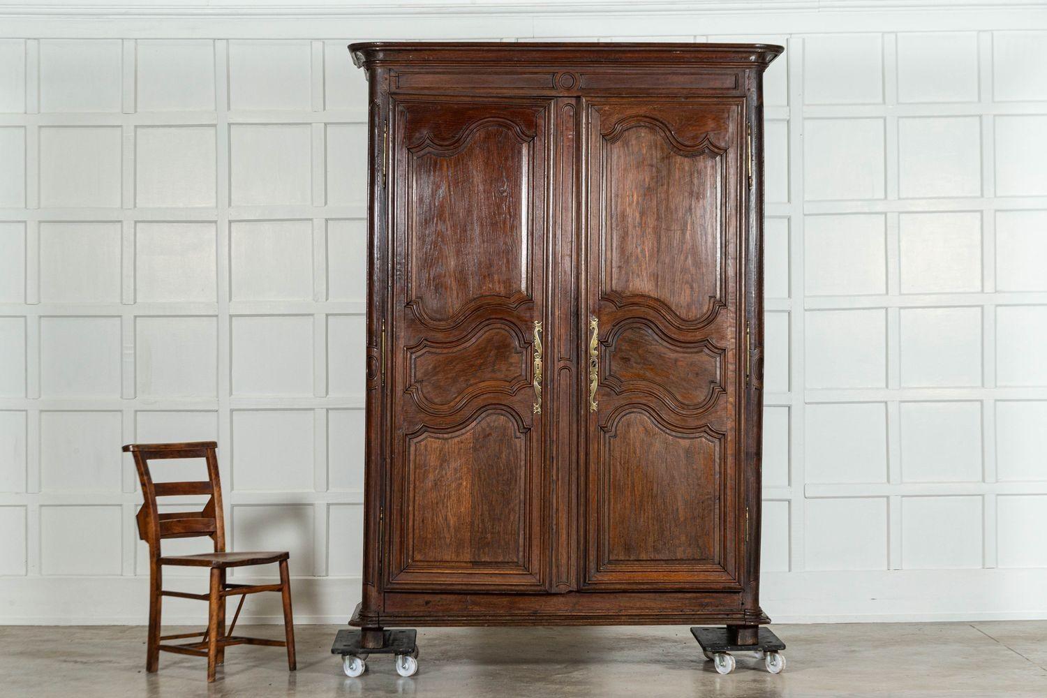 Armoire in Oak francese del XIX secolo in vendita 1