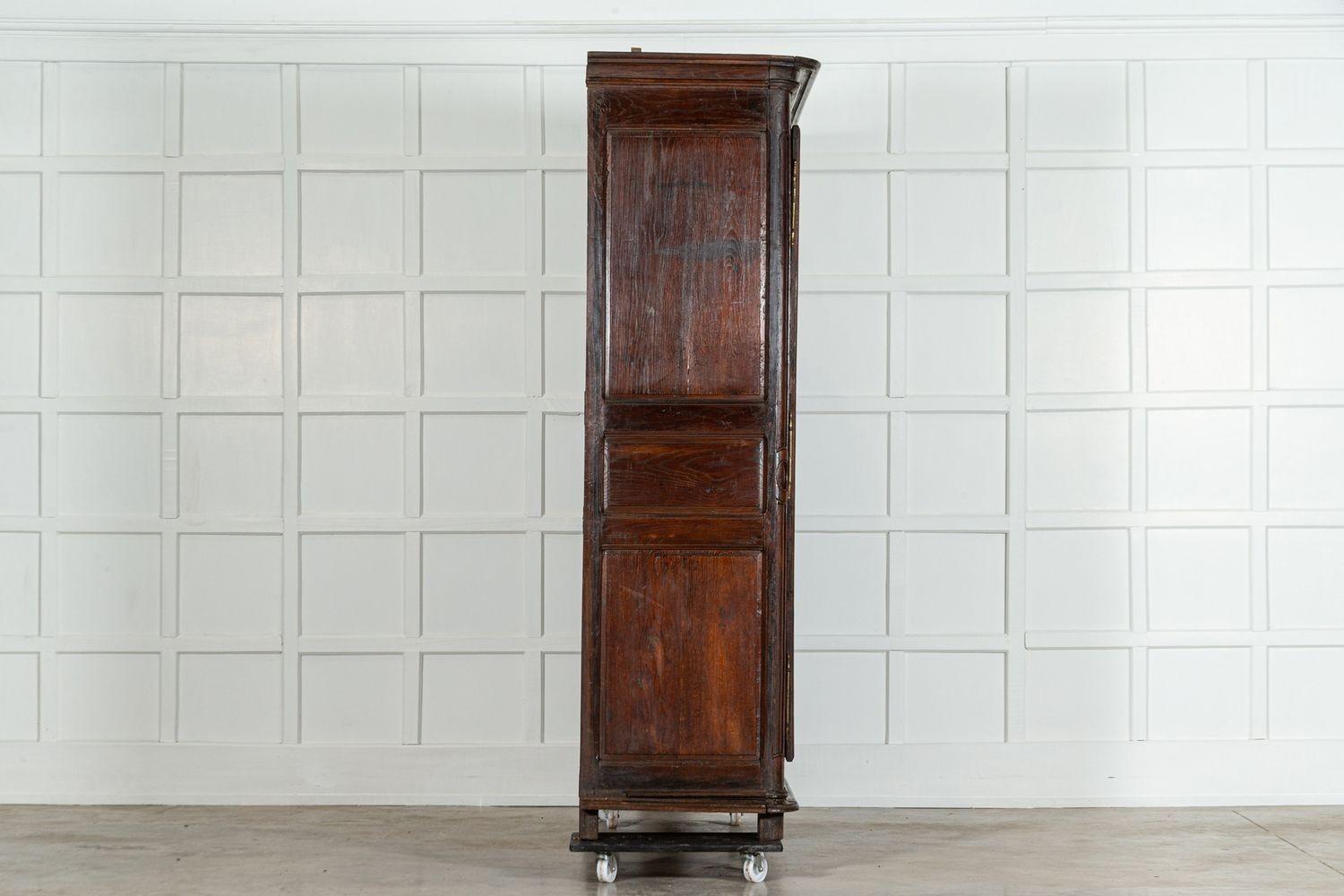 Armoire in Oak francese del XIX secolo in vendita 4
