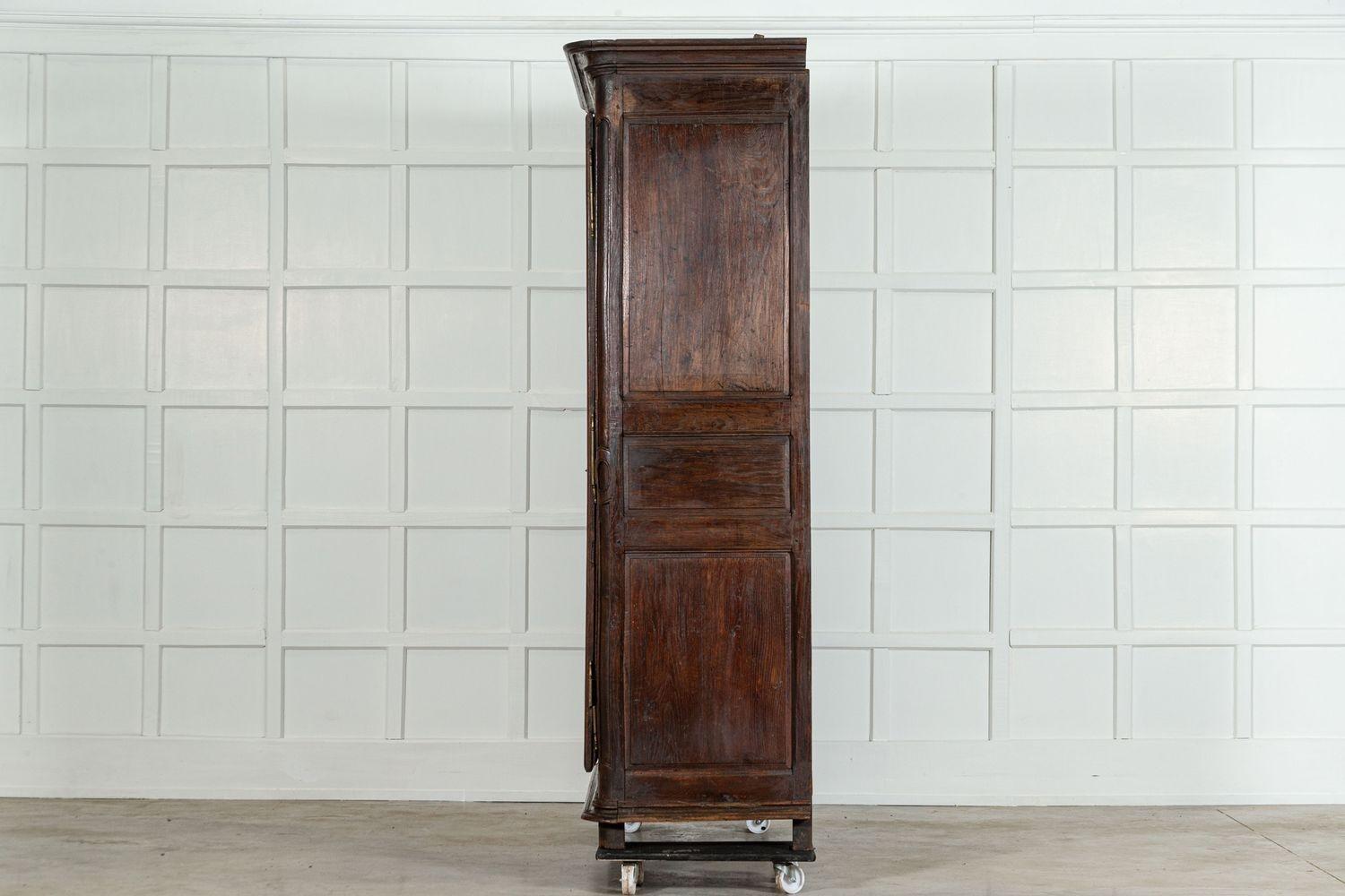 Armoire in Oak francese del XIX secolo in vendita 5