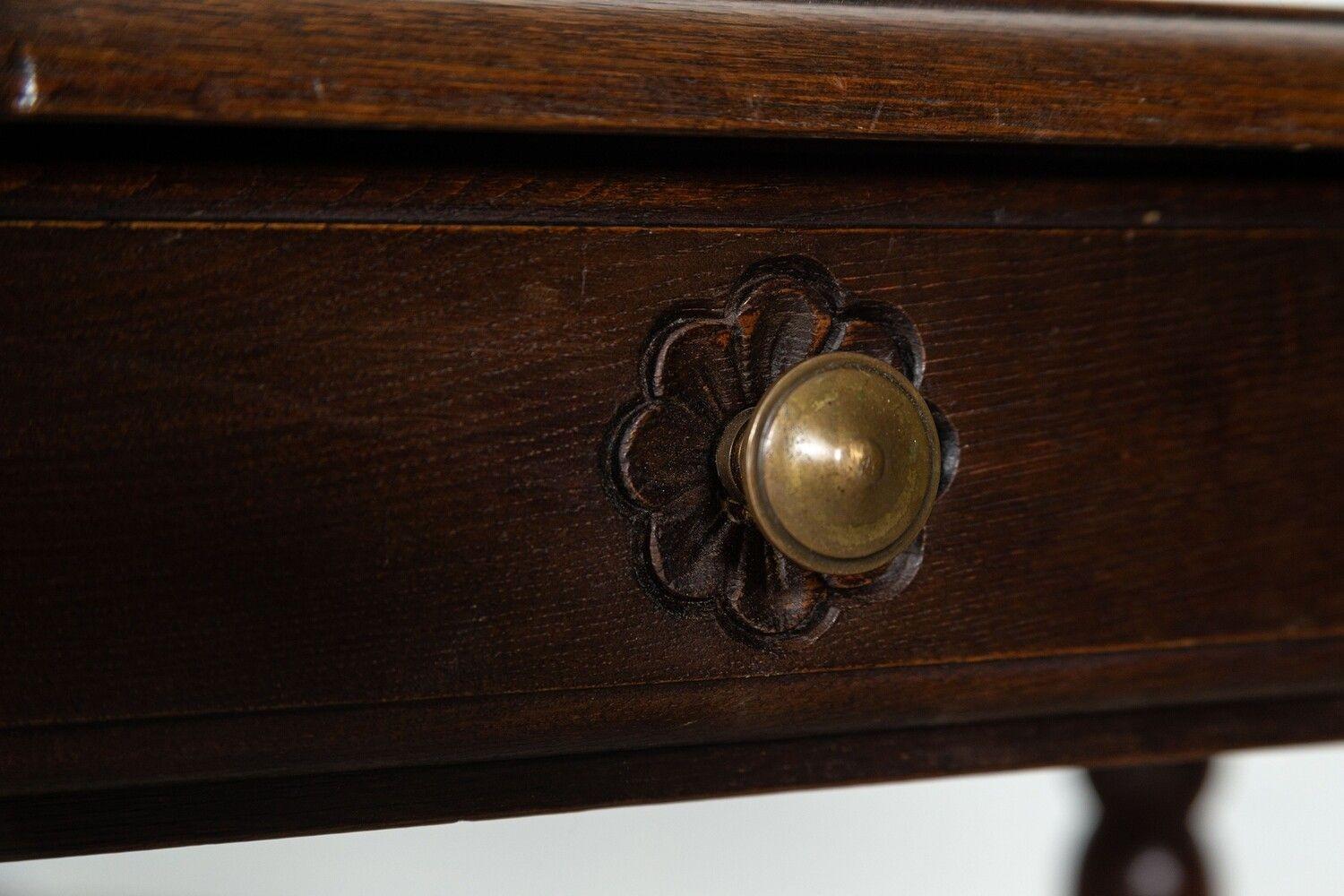 spindle leg desk