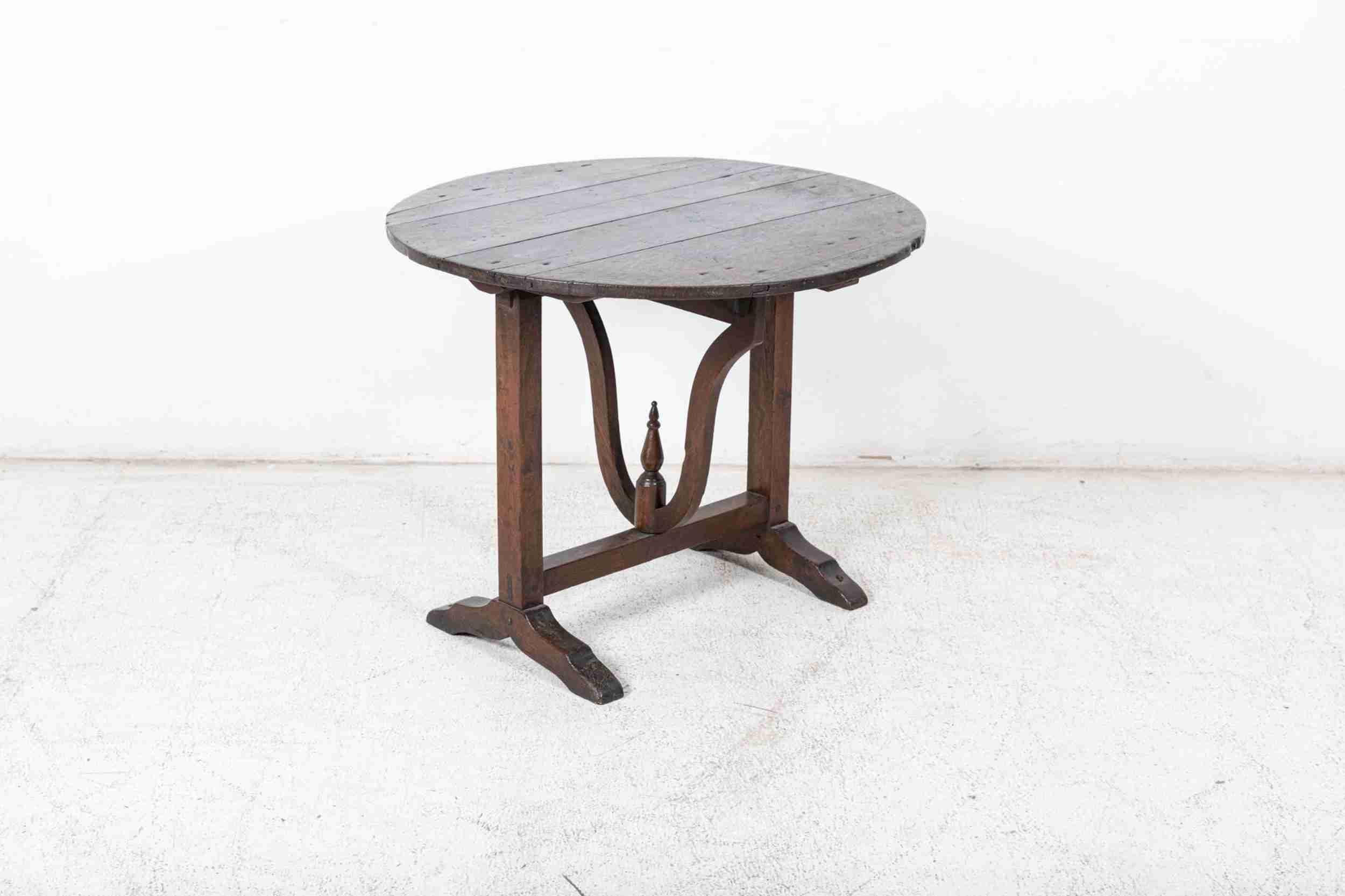 Circa 1880

19th C French Oak Vendange table

Great colour, form and patination

Measures: W 79 x D 79 x H 63 cm.

 