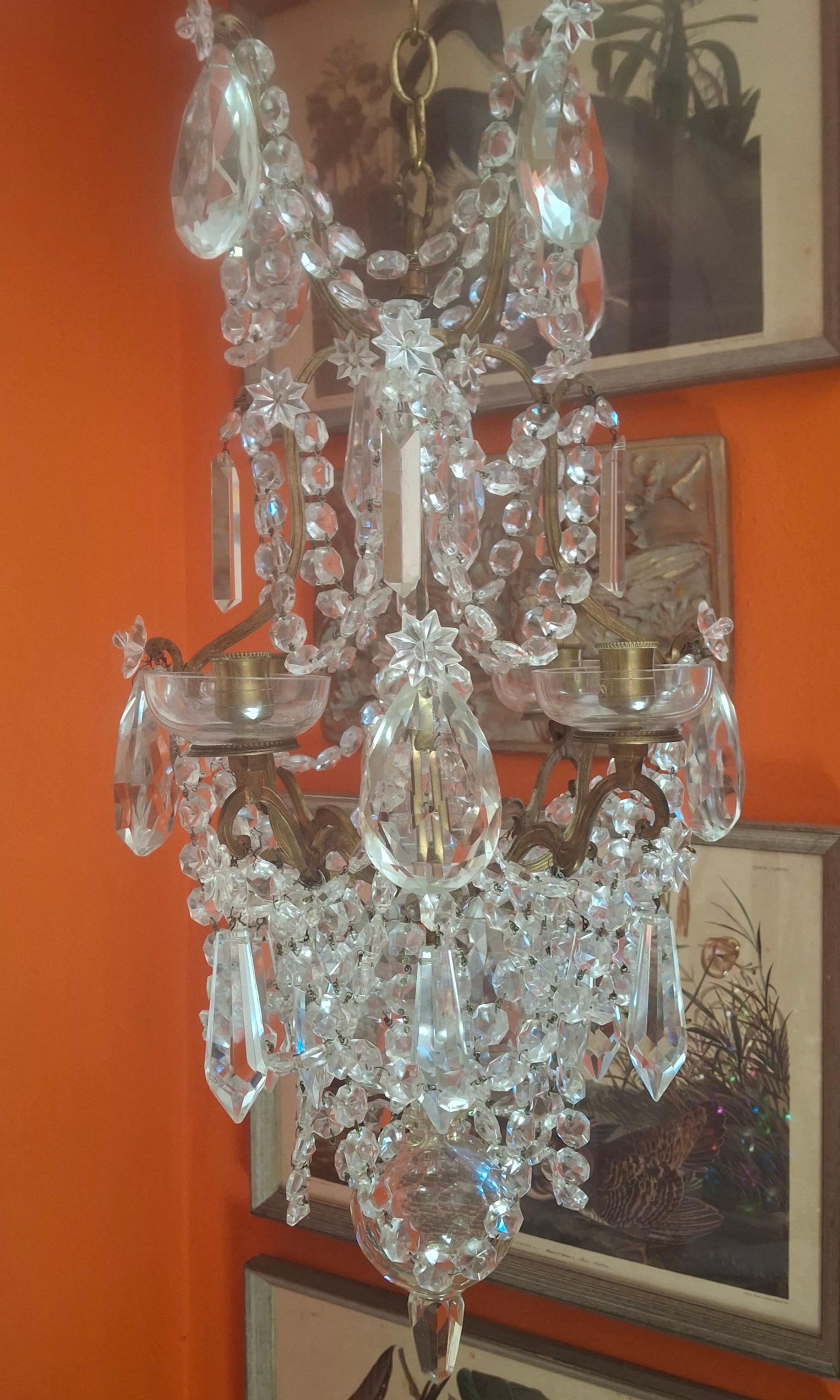 19. Jahrhundert Französisch Antike Louis XV Bronze mit geschliffenem Kristall Kronleuchter von Baccarat. Dies ist ein seltenes originales Exemplar, nicht elektrifiziert, aber wir werden für Sie elektrifizieren, wenn Sie es wünschen. Das geschliffene