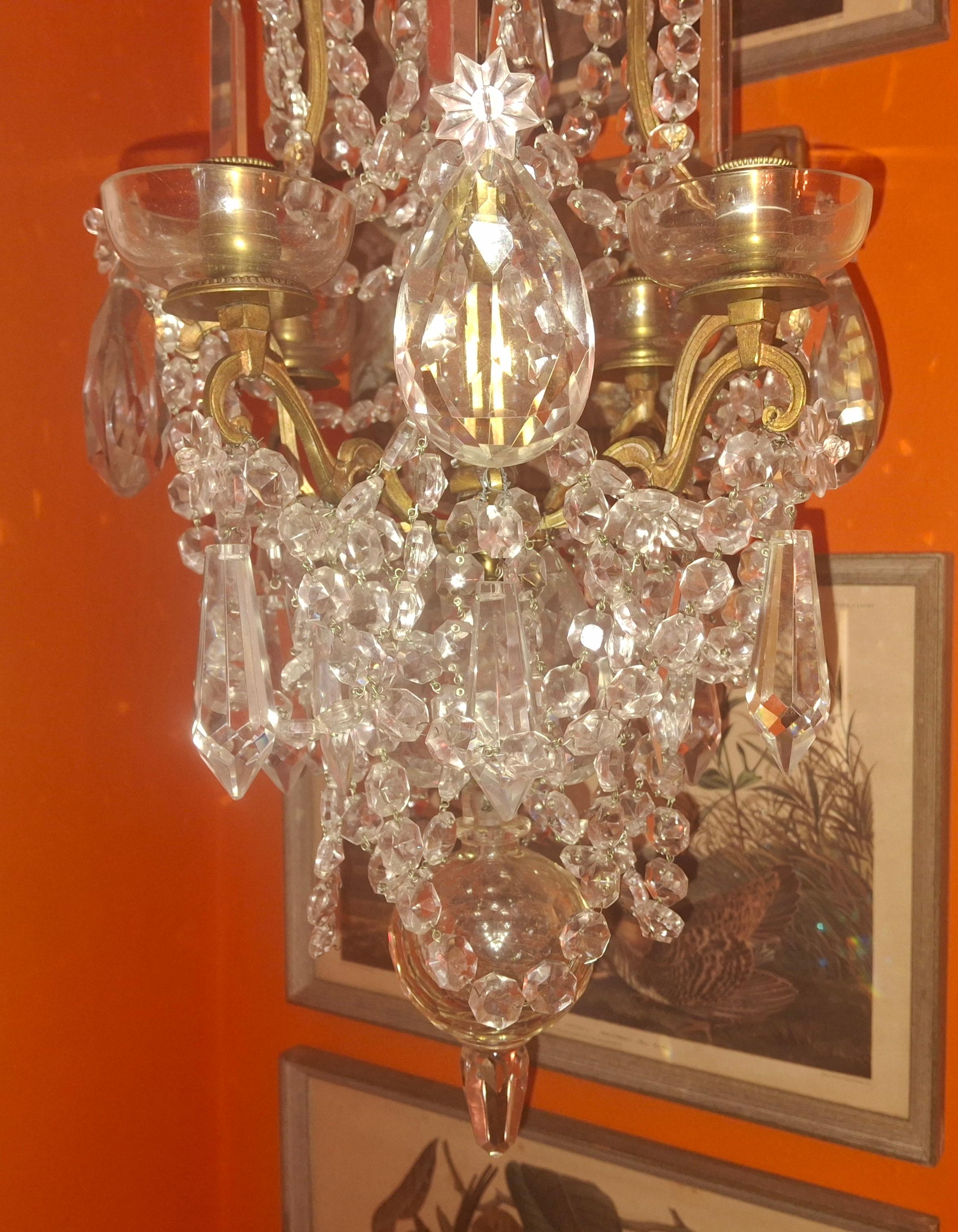 19. Jahrhundert Französisch Rokoko Louis XV vergoldete Bronze mit geschliffenem Kristall Kronleuchter von Baccarat im Zustand „Gut“ im Angebot in Opa Locka, FL