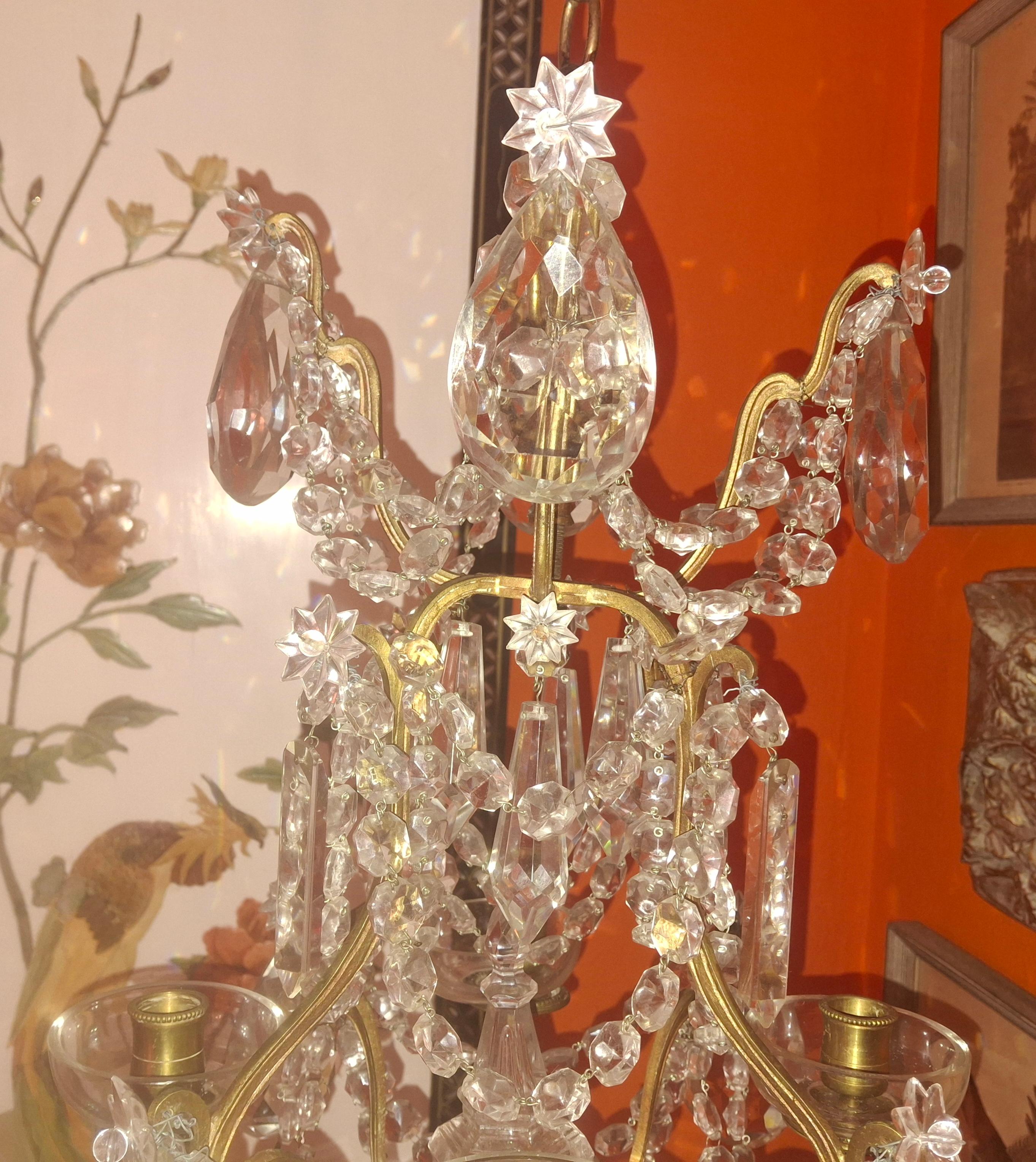 19. Jahrhundert Französisch Rokoko Louis XV vergoldete Bronze mit geschliffenem Kristall Kronleuchter von Baccarat (Mittleres 19. Jahrhundert) im Angebot