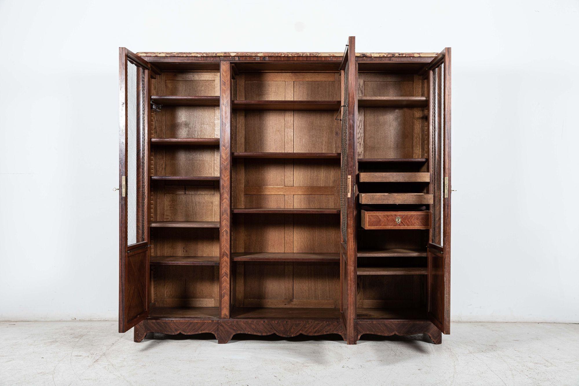 Impiallacciato Armadio/libreria in noce francese del XIX secolo in vendita
