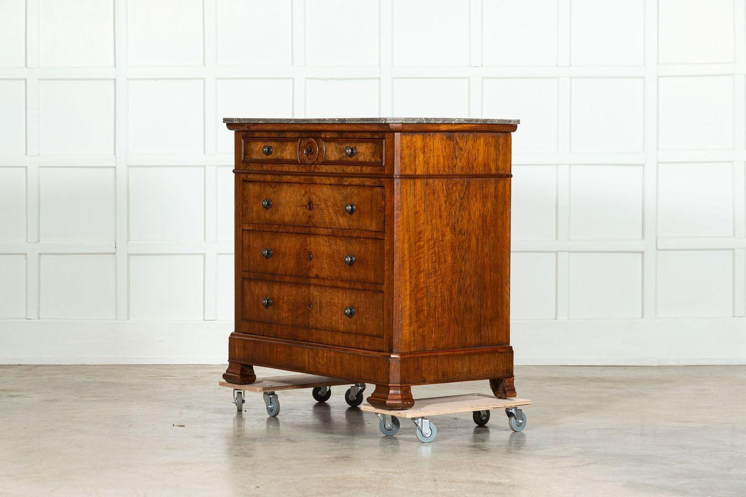 Commode francese in noce e marmo del XIX secolo In condizioni buone in vendita a Staffordshire, GB