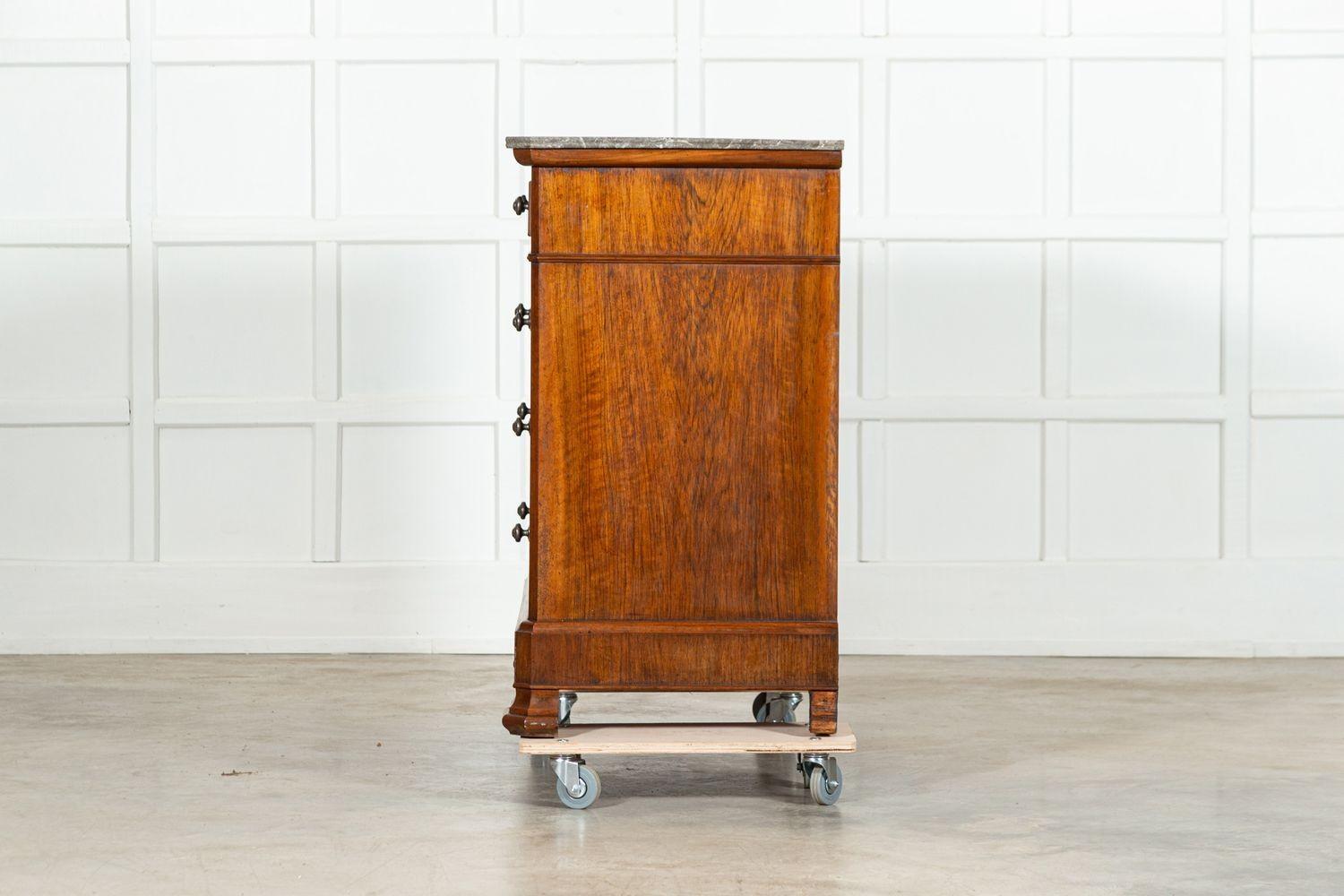 Commode francese in noce e marmo del XIX secolo in vendita 1