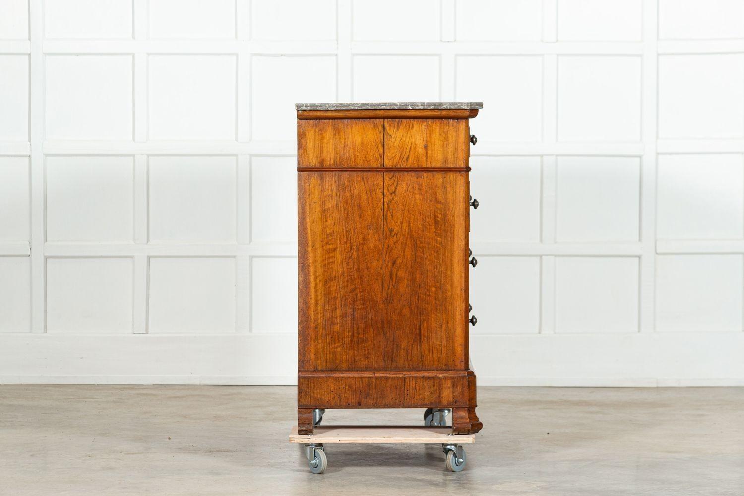 Commode francese in noce e marmo del XIX secolo in vendita 2