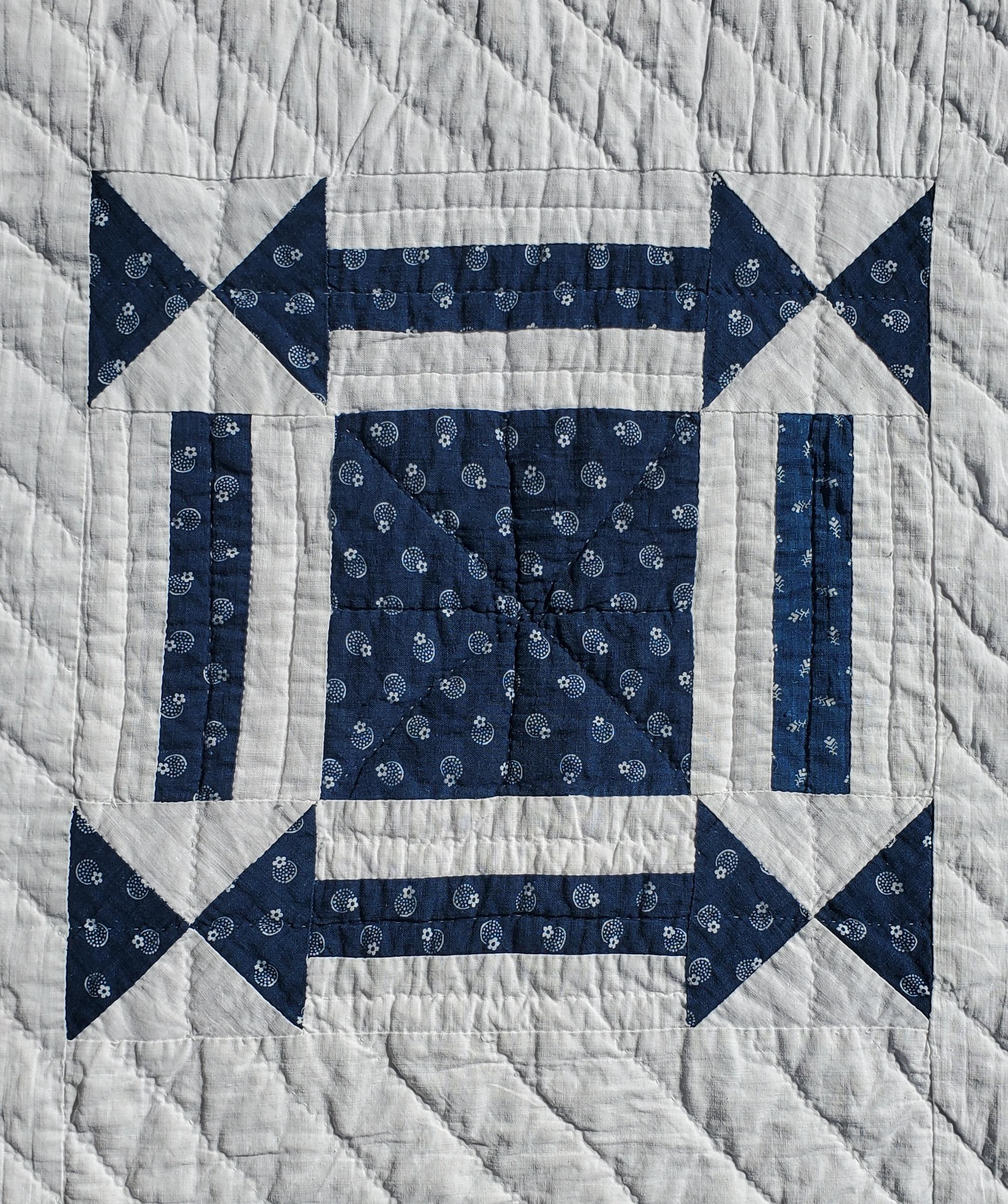 Americano Trapunta geometrica blu e bianca con frecce e una toppa del XIX secolo in vendita