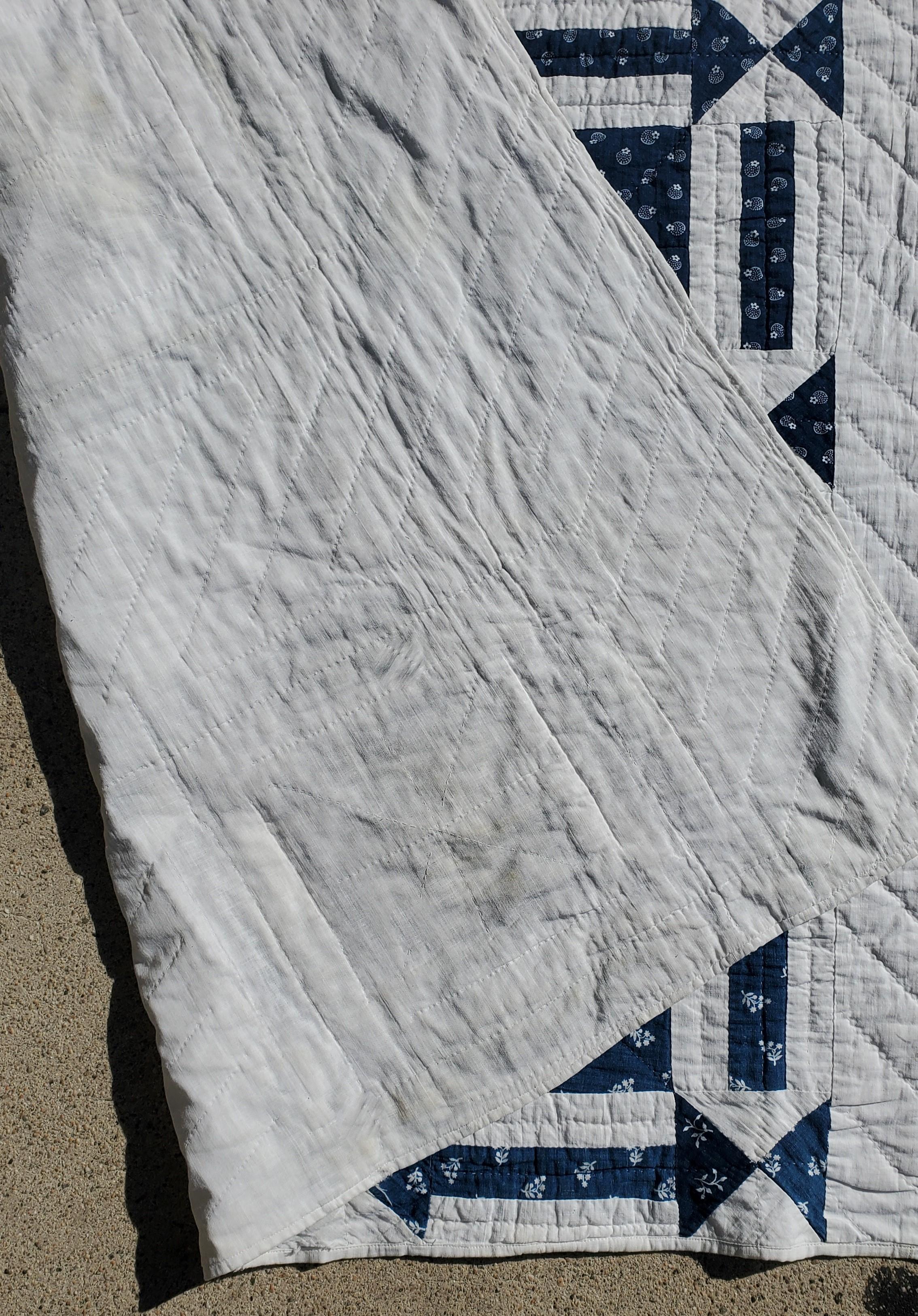 19thc Geometric Blue & White W/ Arrows & One Patch Quilt In Good Condition For Sale In Los Angeles, CA