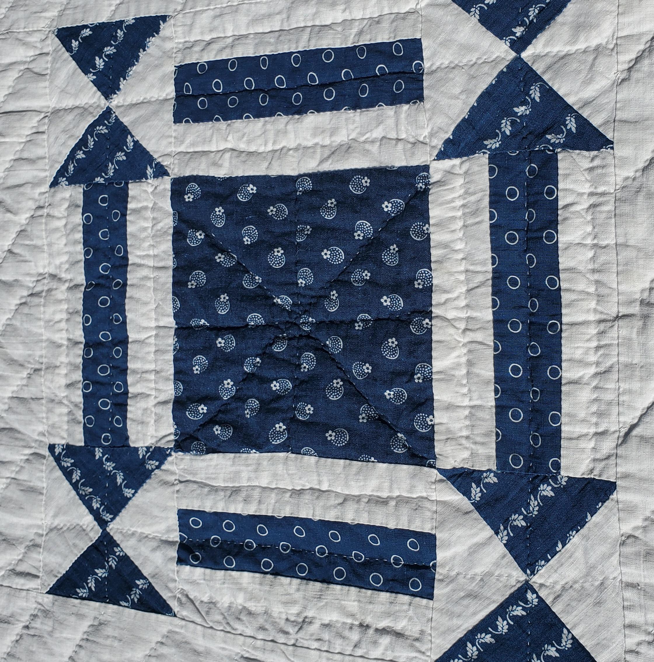 Cotone Trapunta geometrica blu e bianca con frecce e una toppa del XIX secolo in vendita