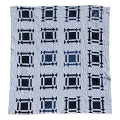 Geometrische blau-weiße Steppdecke mit Pfeilen und einem Patch aus dem 19. Jahrhundert