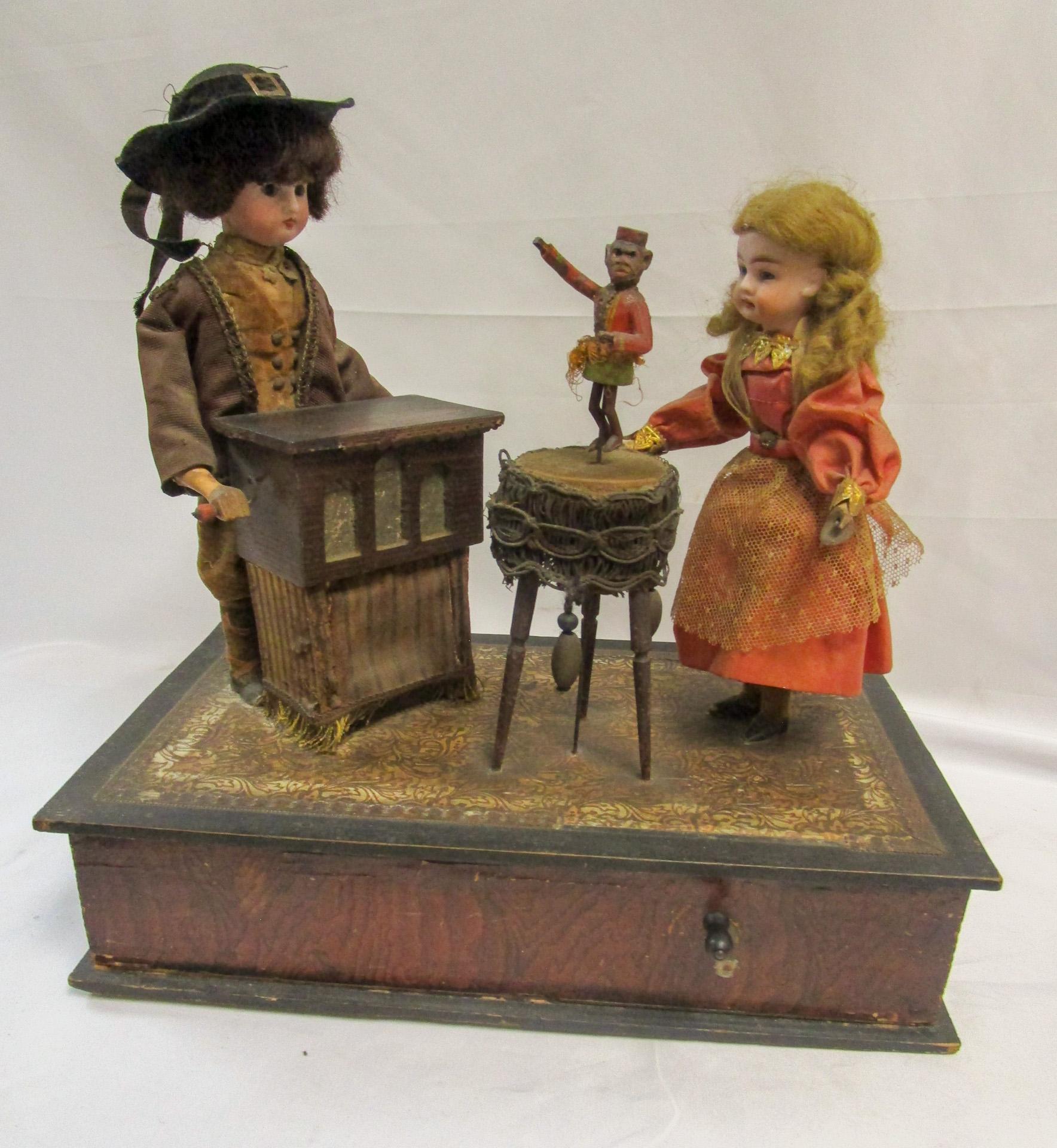 Jouet automate musical allemand Zinner&Sohn du 19e siècle avec enfants et singe joueur d'orgue de Barbarie en vente 11