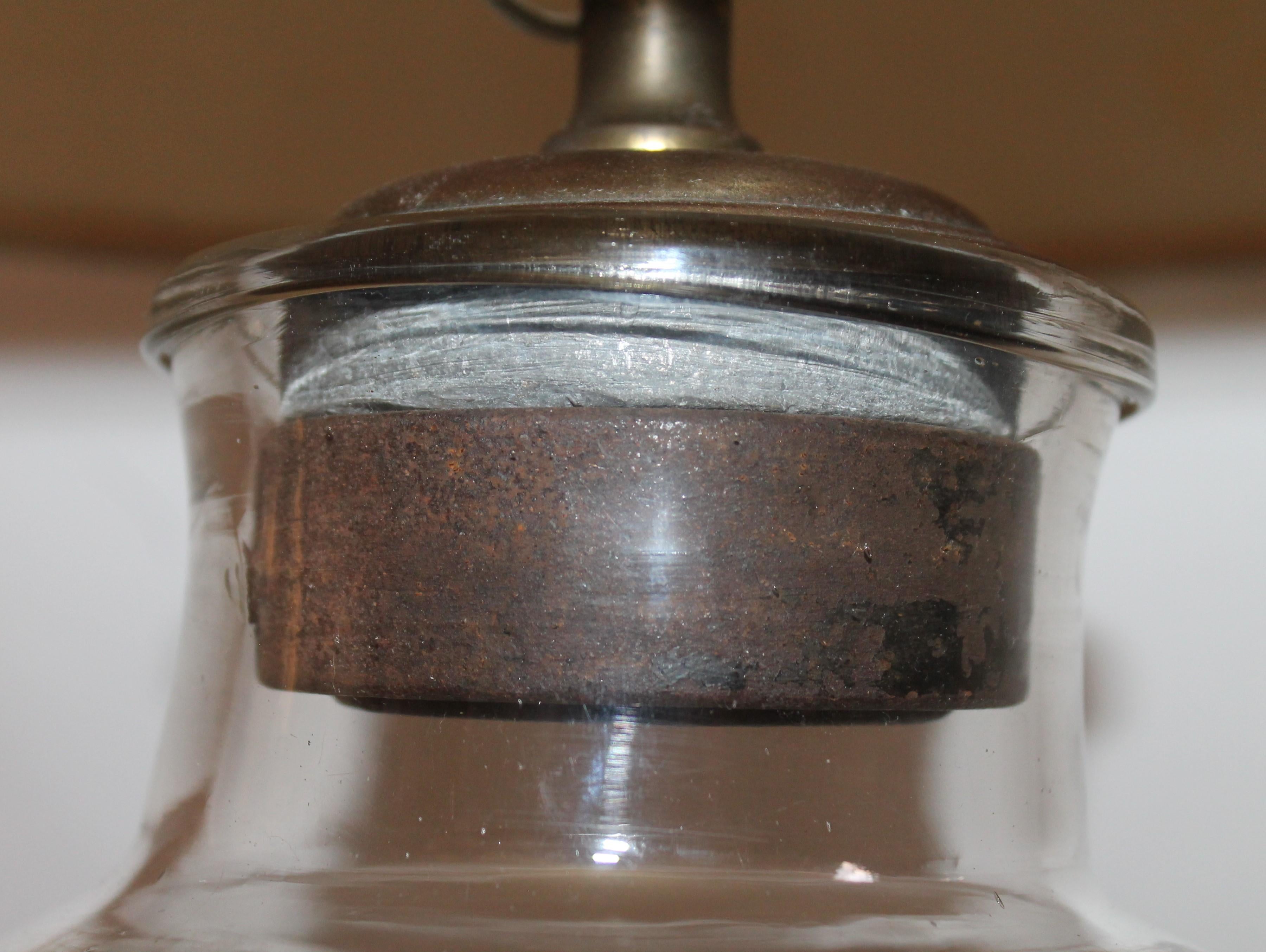 Fait main Lampe bocal en verre soufflé à la main du XIXe siècle avec abat-jour en lin en vente